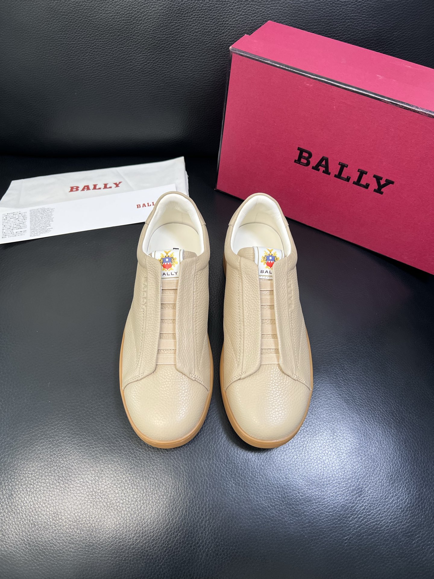BALLY 高品质 顶级工艺品 巴利 专柜同原厂配置 ，鞋面意大利进口牛皮面料，进口水染牛皮里垫 ，鞋底