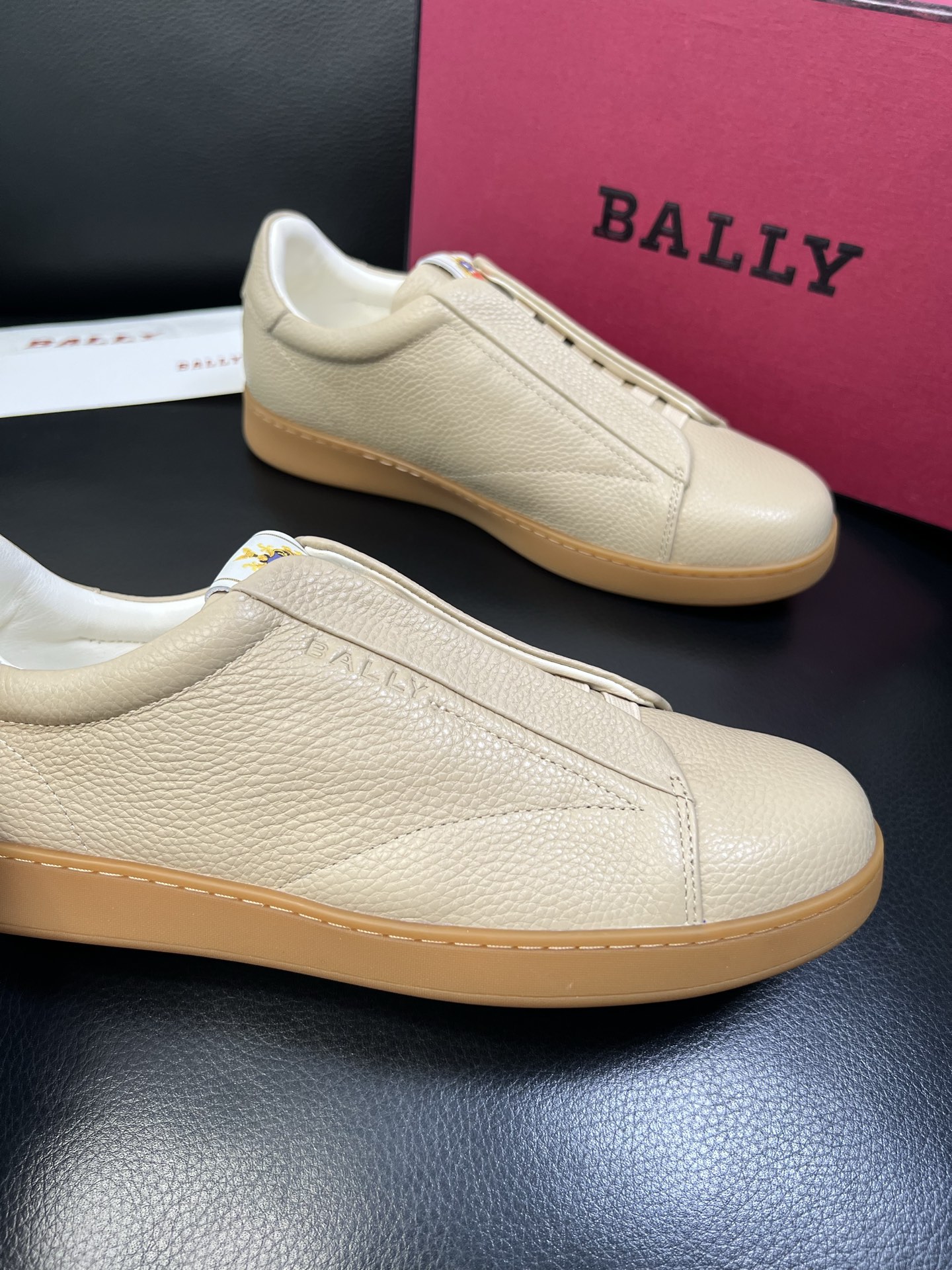 BALLY 高品质 顶级工艺品 巴利 专柜同原厂配置 ，鞋面意大利进口牛皮面料，进口水染牛皮里垫 ，鞋底