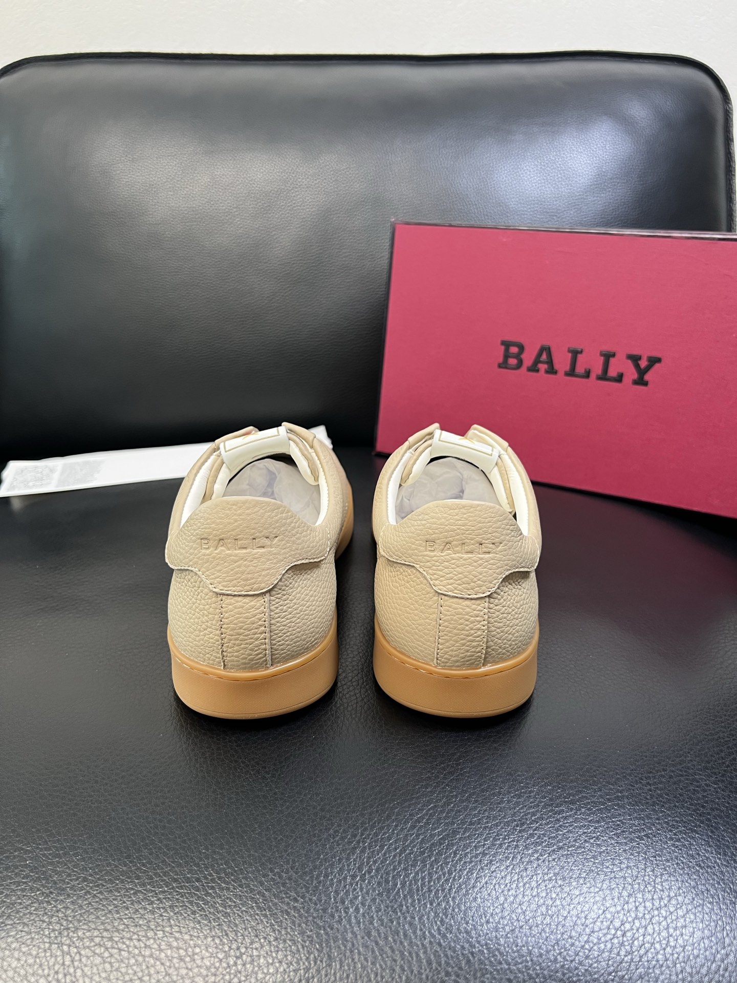 BALLY 高品质 顶级工艺品 巴利 专柜同原厂配置 ，鞋面意大利进口牛皮面料，进口水染牛皮里垫 ，鞋底