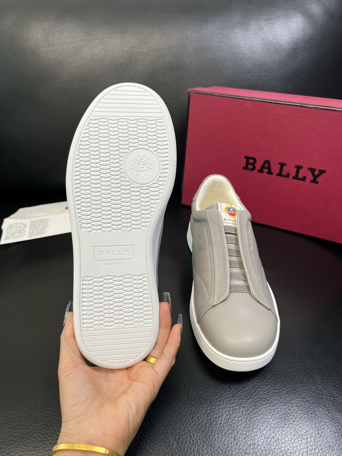 BALLY 高品质 顶级工艺品 巴利 专柜同原厂配置 ，鞋面意大利进口牛皮面料，进口水染牛皮里垫 ，鞋底