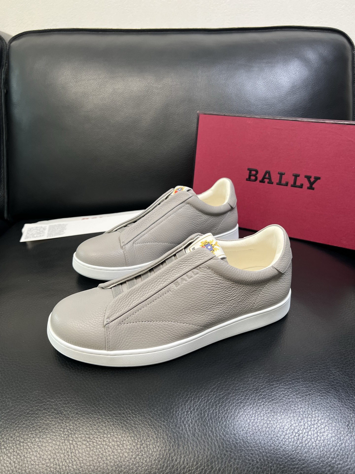 BALLY 高品质 顶级工艺品 巴利 专柜同原厂配置 ，鞋面意大利进口牛皮面料，进口水染牛皮里垫 ，鞋底