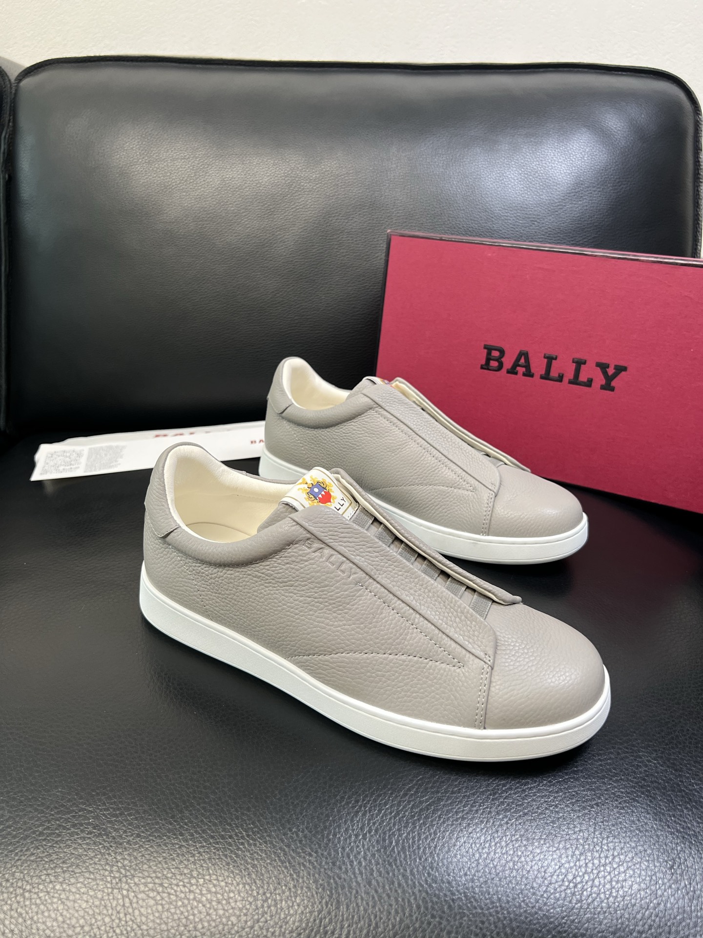 BALLY 高品质 顶级工艺品 巴利 专柜同原厂配置 ，鞋面意大利进口牛皮面料，进口水染牛皮里垫 ，鞋底