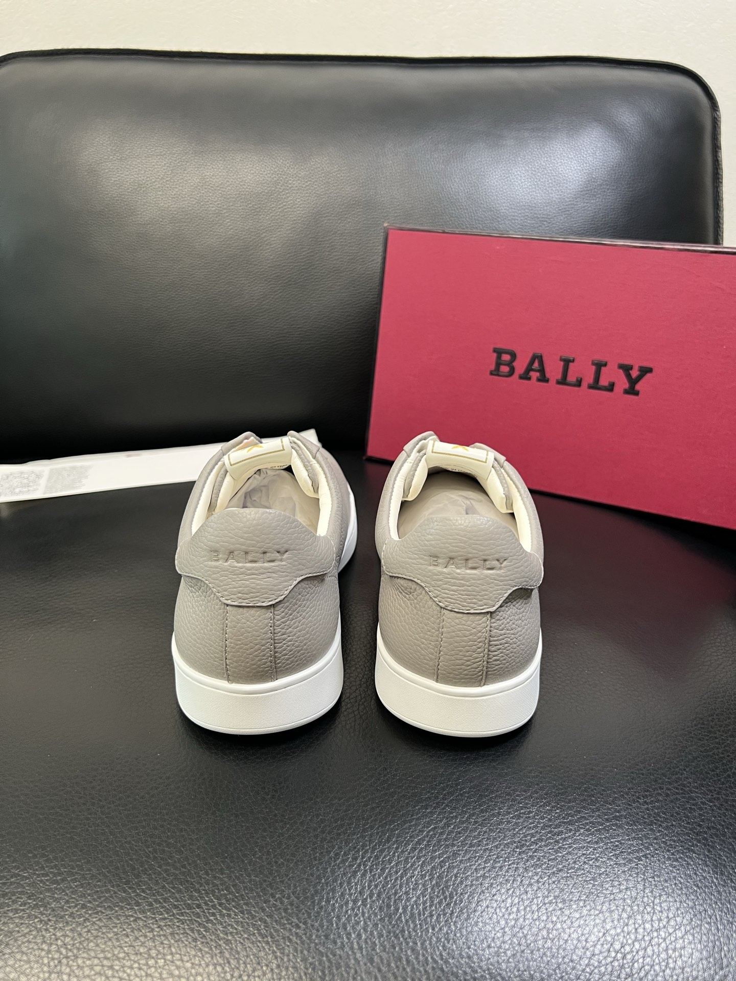 BALLY 高品质 顶级工艺品 巴利 专柜同原厂配置 ，鞋面意大利进口牛皮面料，进口水染牛皮里垫 ，鞋底