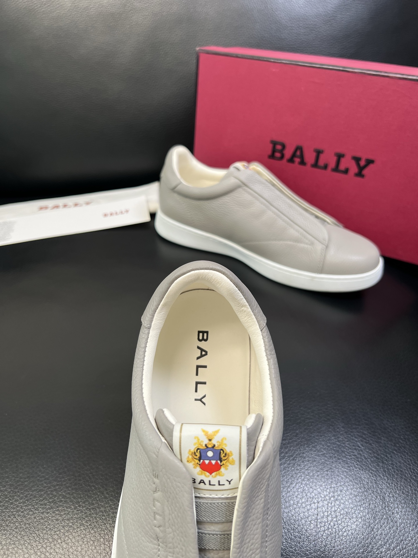BALLY 高品质 顶级工艺品 巴利 专柜同原厂配置 ，鞋面意大利进口牛皮面料，进口水染牛皮里垫 ，鞋底
