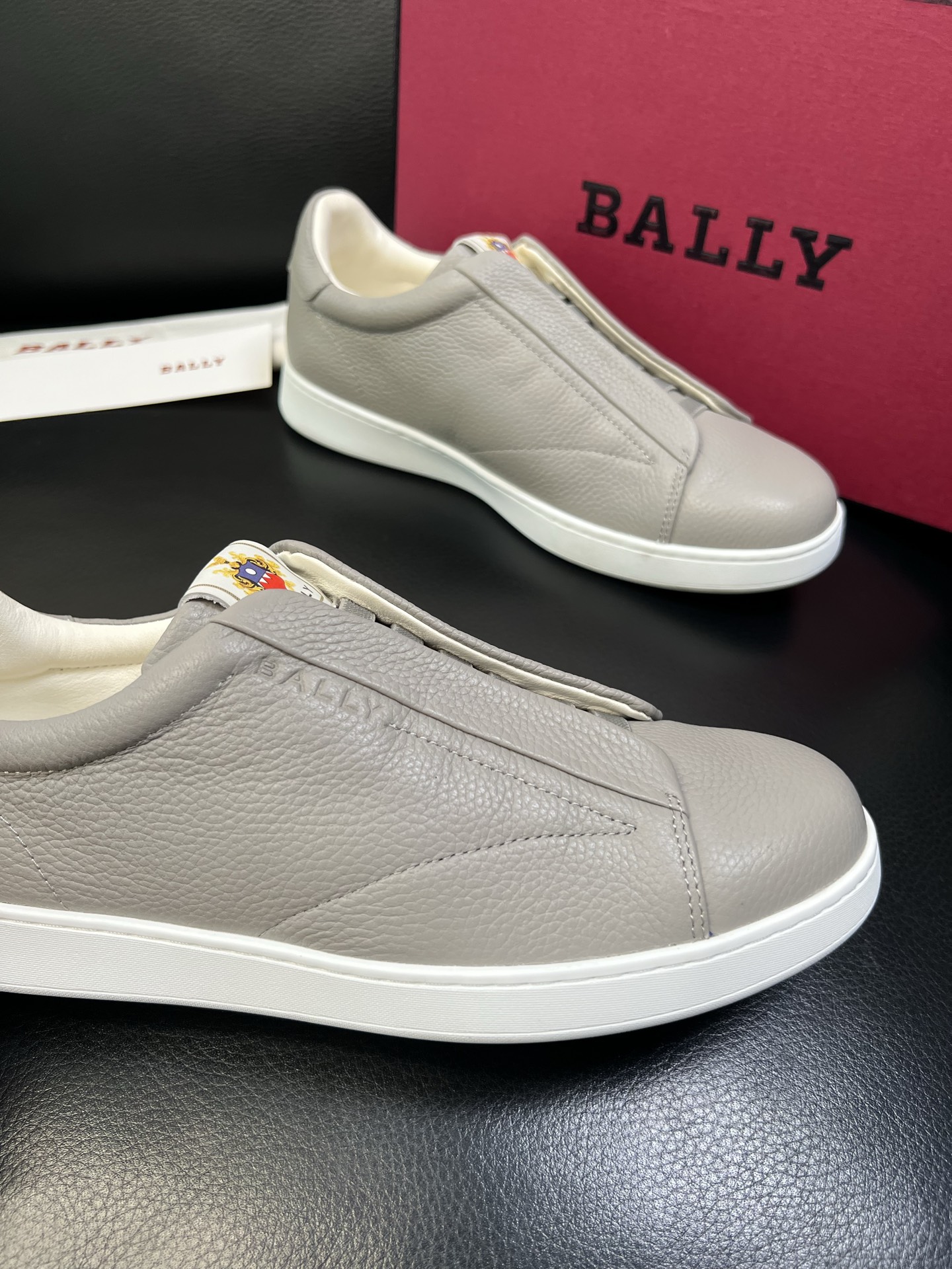 BALLY 高品质 顶级工艺品 巴利 专柜同原厂配置 ，鞋面意大利进口牛皮面料，进口水染牛皮里垫 ，鞋底