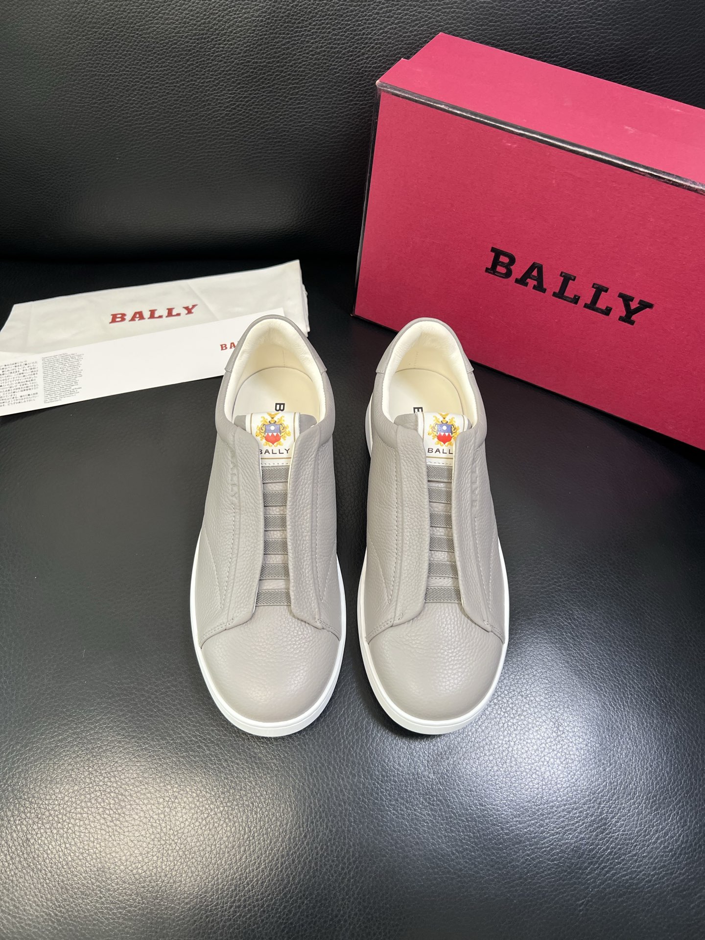 BALLY 高品质 顶级工艺品 巴利 专柜同原厂配置 ，鞋面意大利进口牛皮面料，进口水染牛皮里垫 ，鞋底