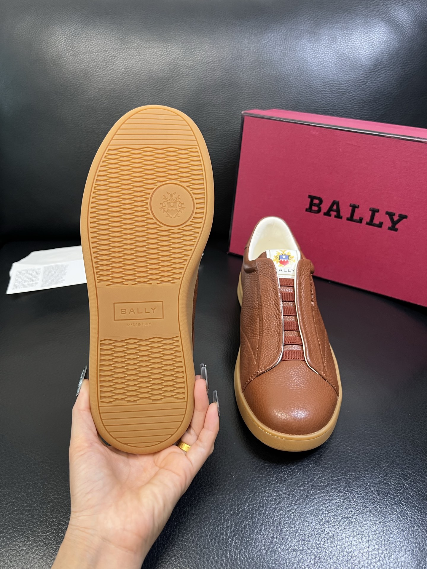 BALLY 高品质 顶级工艺品 巴利 专柜同原厂配置 ，鞋面意大利进口牛皮面料，进口水染牛皮里垫 ，鞋底