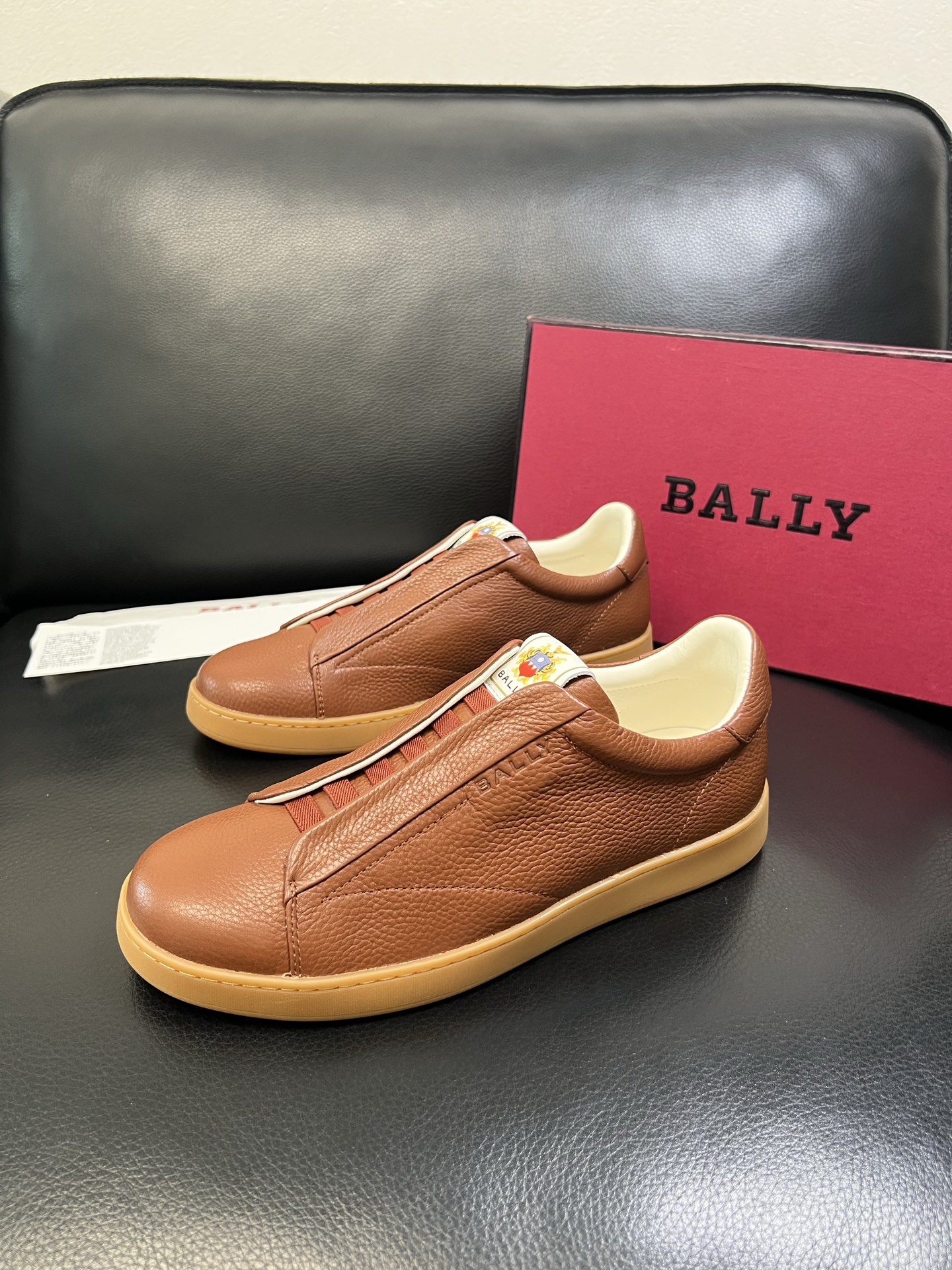 BALLY 高品质 顶级工艺品 巴利 专柜同原厂配置 ，鞋面意大利进口牛皮面料，进口水染牛皮里垫 ，鞋底