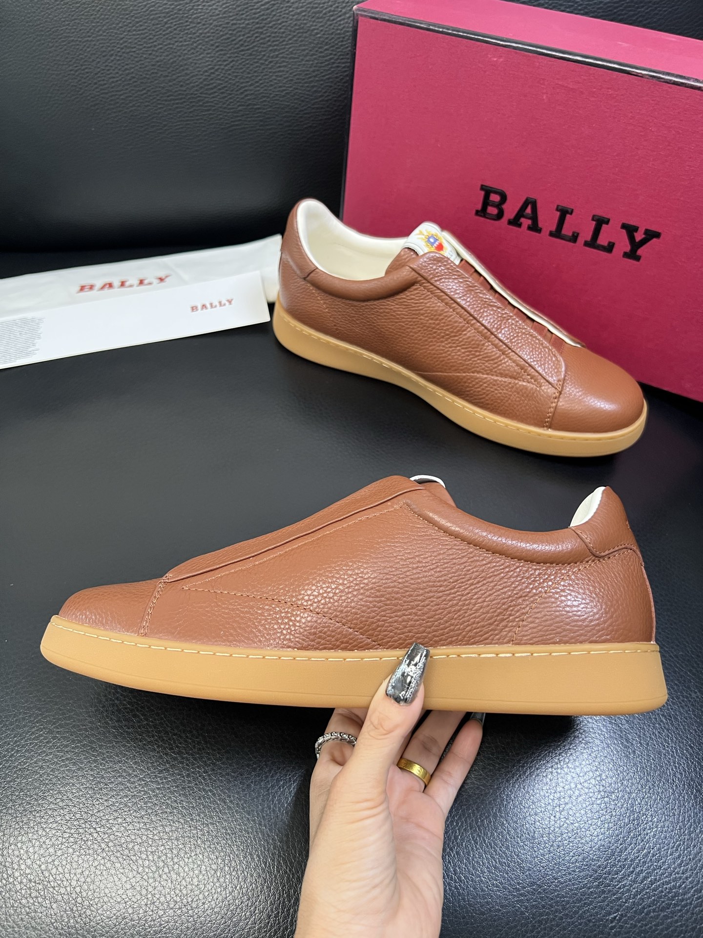 BALLY 高品质 顶级工艺品 巴利 专柜同原厂配置 ，鞋面意大利进口牛皮面料，进口水染牛皮里垫 ，鞋底