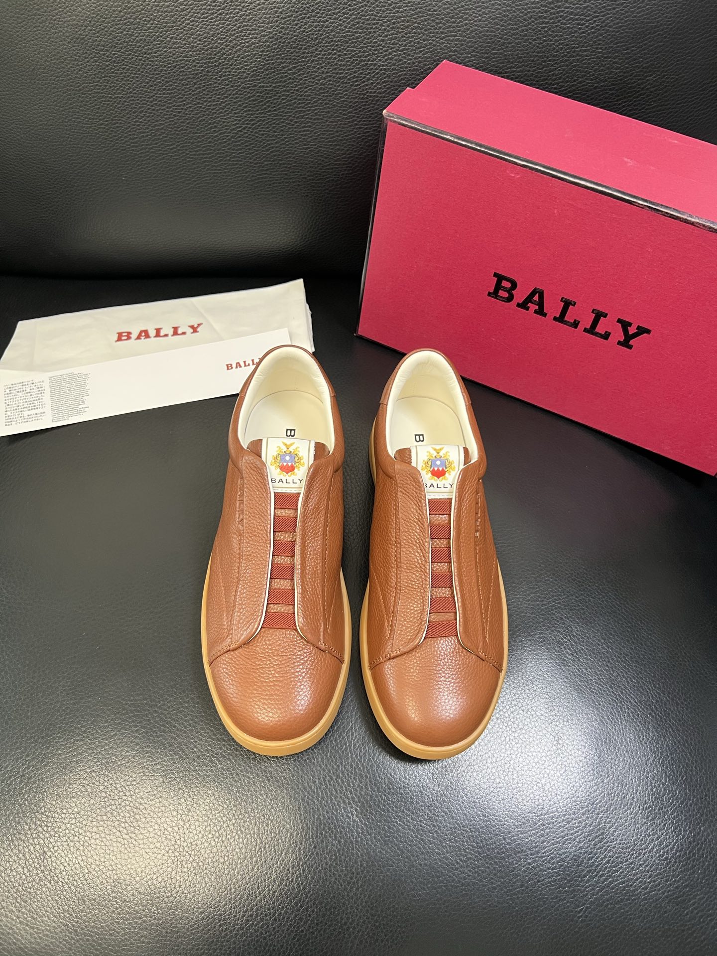 BALLY 高品质 顶级工艺品 巴利 专柜同原厂配置 ，鞋面意大利进口牛皮面料，进口水染牛皮里垫 ，鞋底