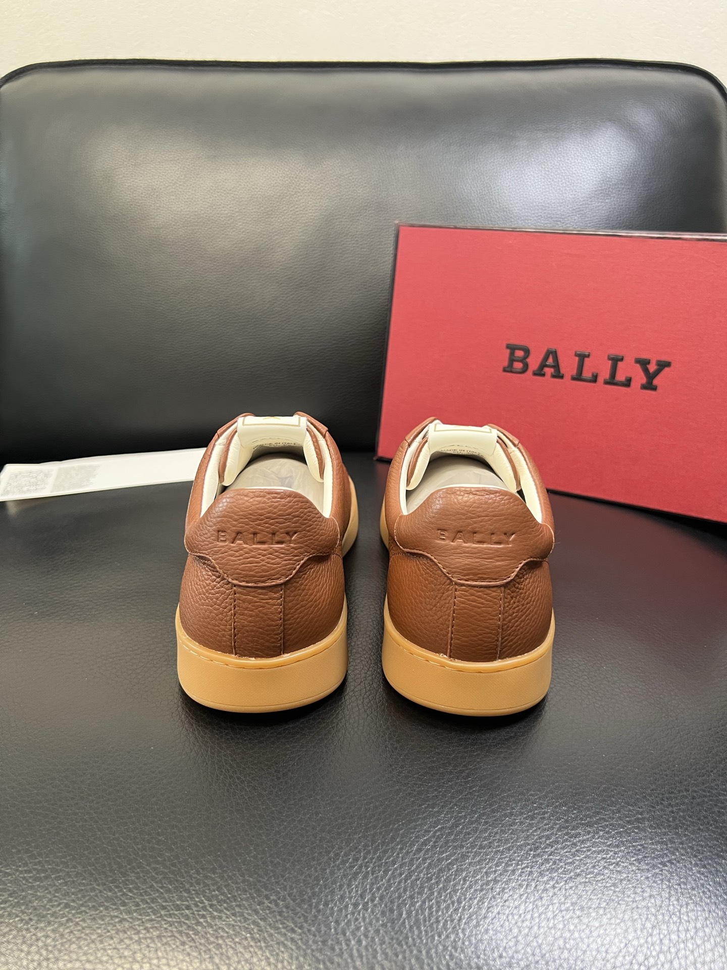 BALLY 高品质 顶级工艺品 巴利 专柜同原厂配置 ，鞋面意大利进口牛皮面料，进口水染牛皮里垫 ，鞋底