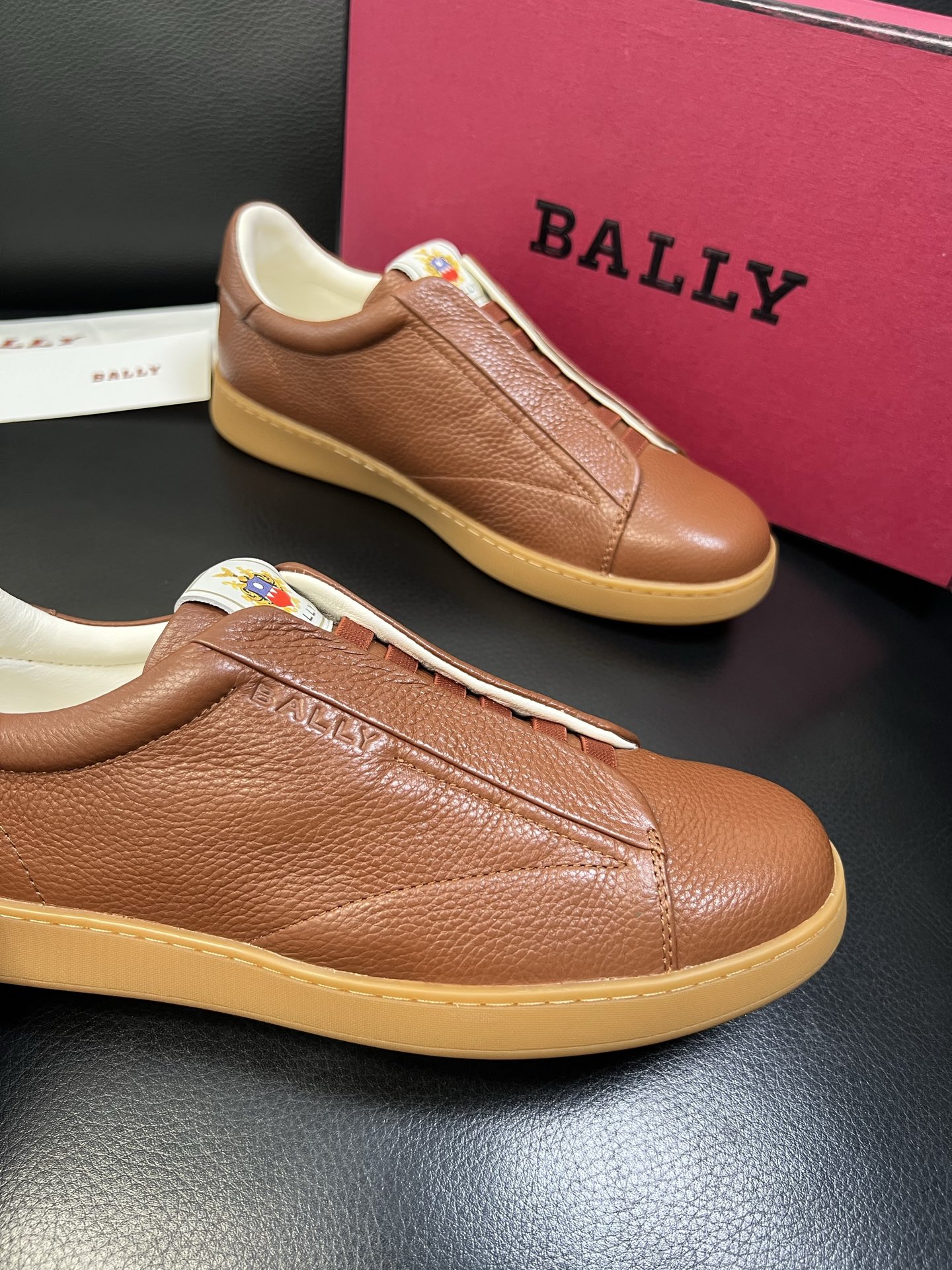 BALLY 高品质 顶级工艺品 巴利 专柜同原厂配置 ，鞋面意大利进口牛皮面料，进口水染牛皮里垫 ，鞋底
