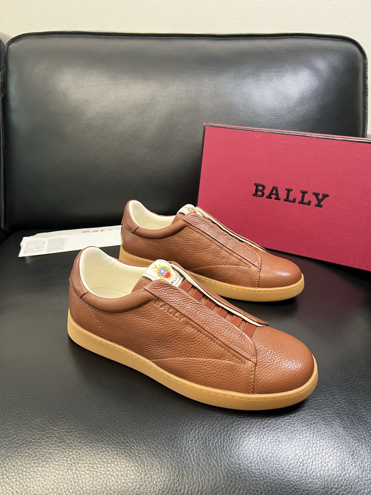 BALLY 高品质 顶级工艺品 巴利 专柜同原厂配置 ，鞋面意大利进口牛皮面料，进口水染牛皮里垫 ，鞋底
