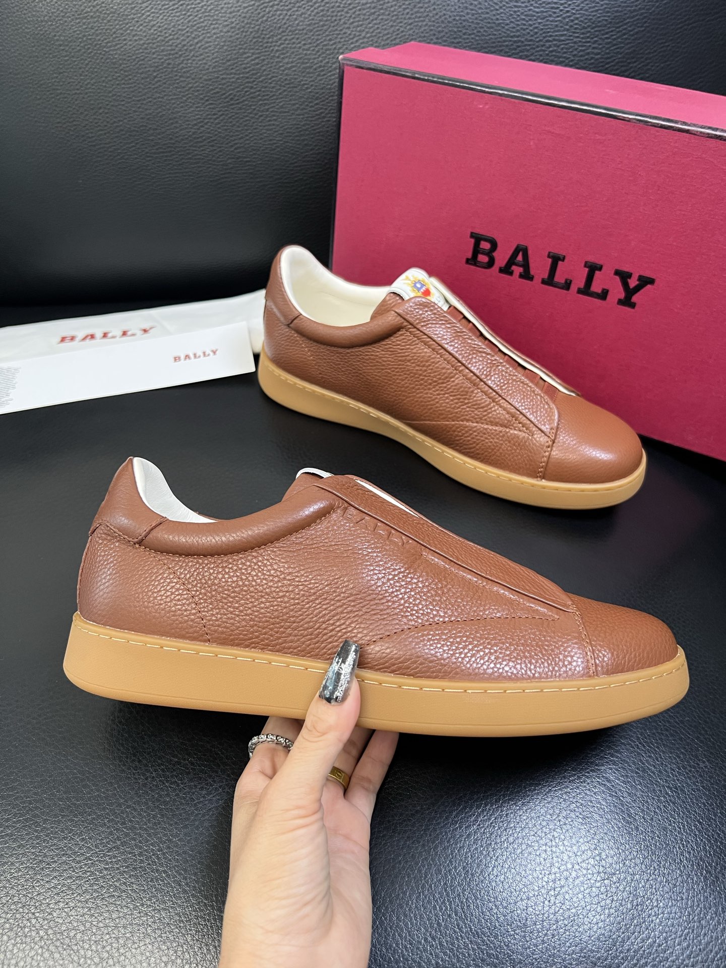BALLY 高品质 顶级工艺品 巴利 专柜同原厂配置 ，鞋面意大利进口牛皮面料，进口水染牛皮里垫 ，鞋底