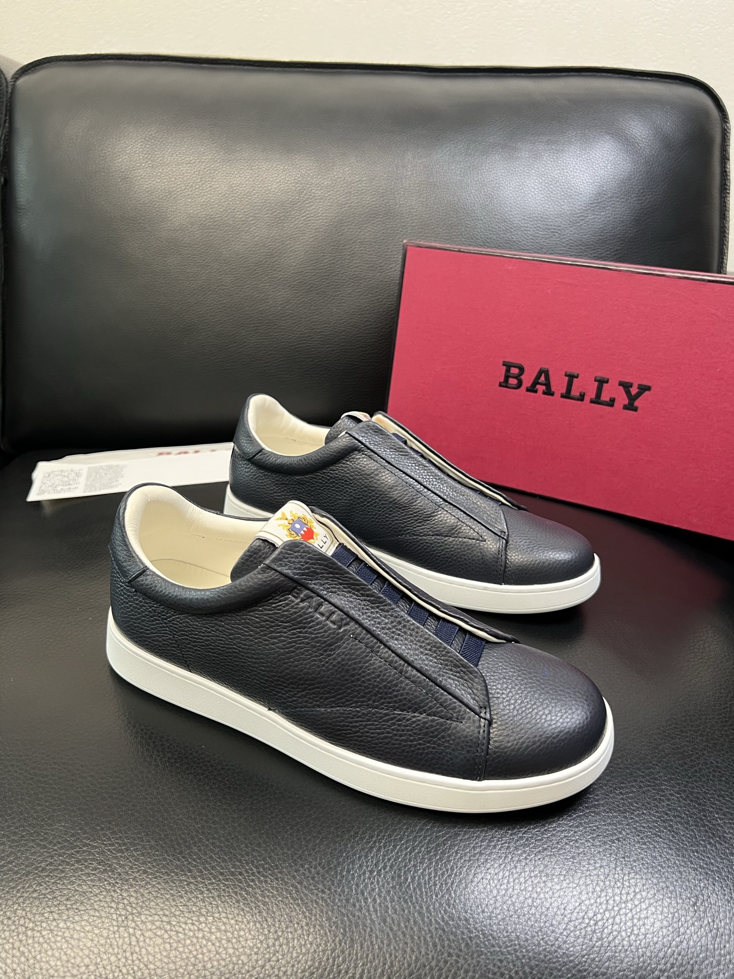 BALLY 高品质 顶级工艺品 巴利 专柜同原厂配置 ，鞋面意大利进口牛皮面料，进口水染牛皮里垫 ，鞋底