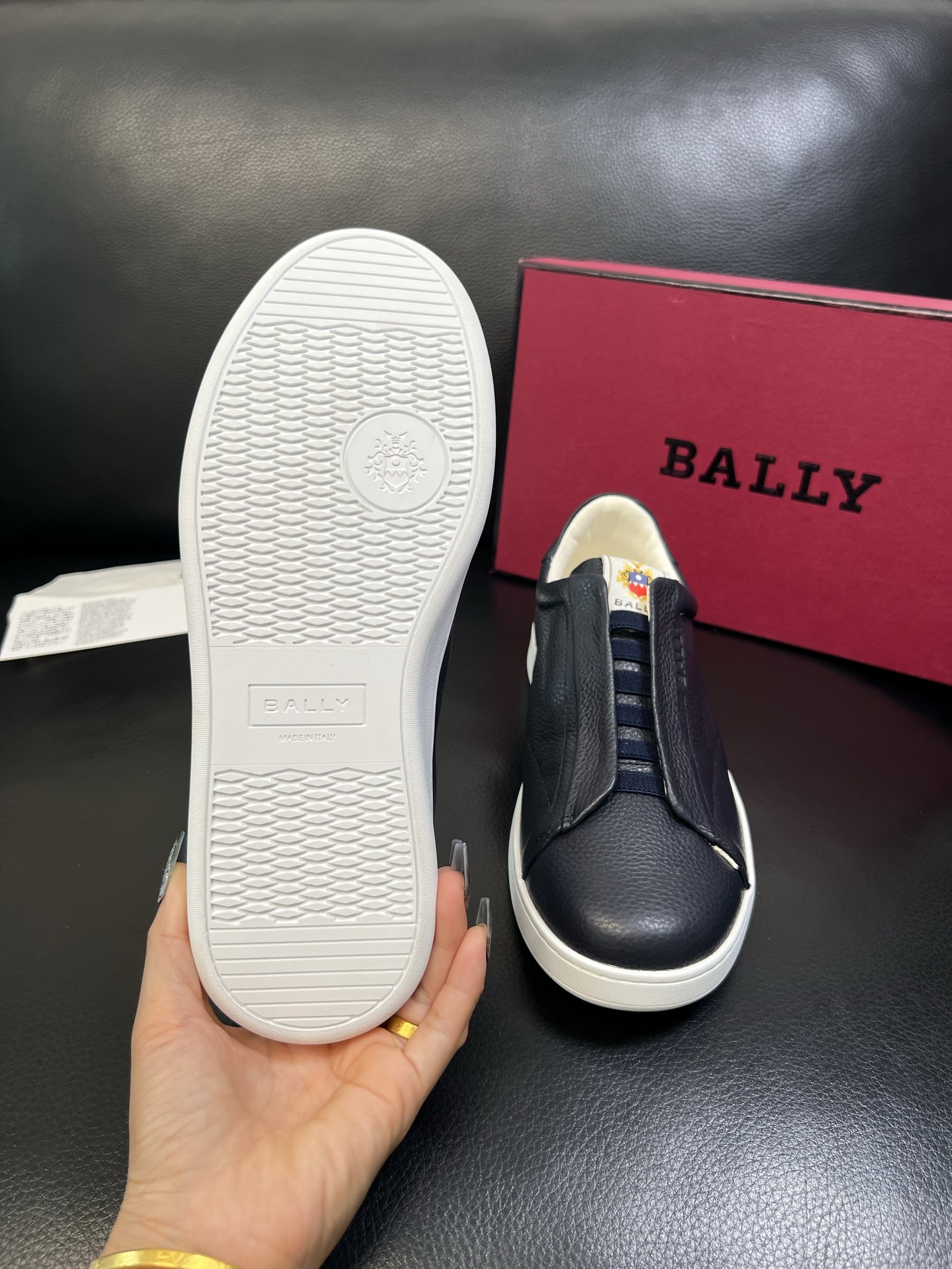 BALLY 高品质 顶级工艺品 巴利 专柜同原厂配置 ，鞋面意大利进口牛皮面料，进口水染牛皮里垫 ，鞋底