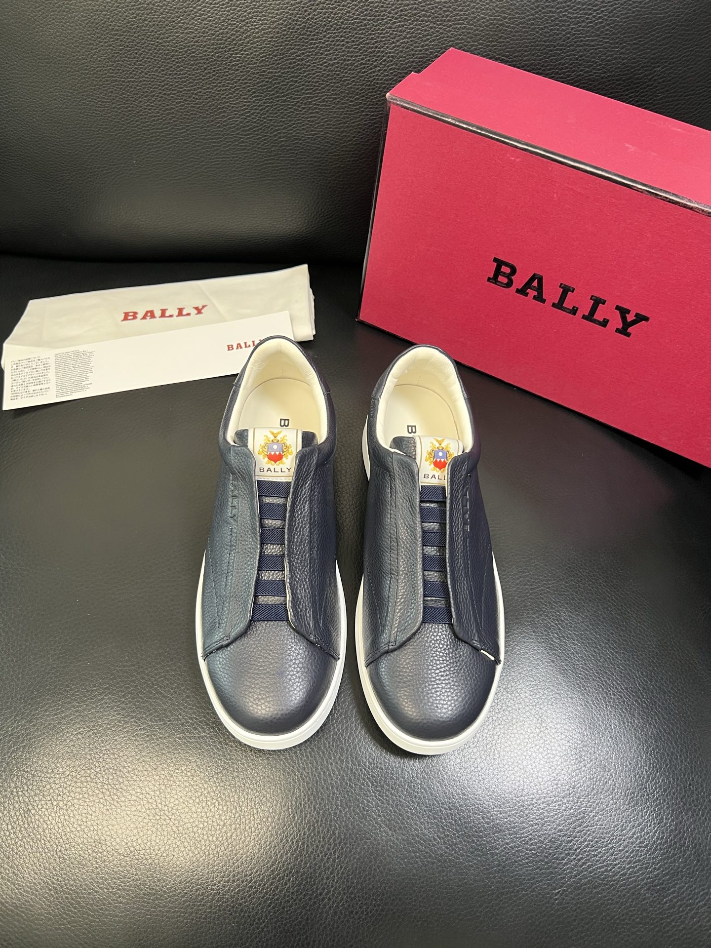 BALLY 高品质 顶级工艺品 巴利 专柜同原厂配置 ，鞋面意大利进口牛皮面料，进口水染牛皮里垫 ，鞋底
