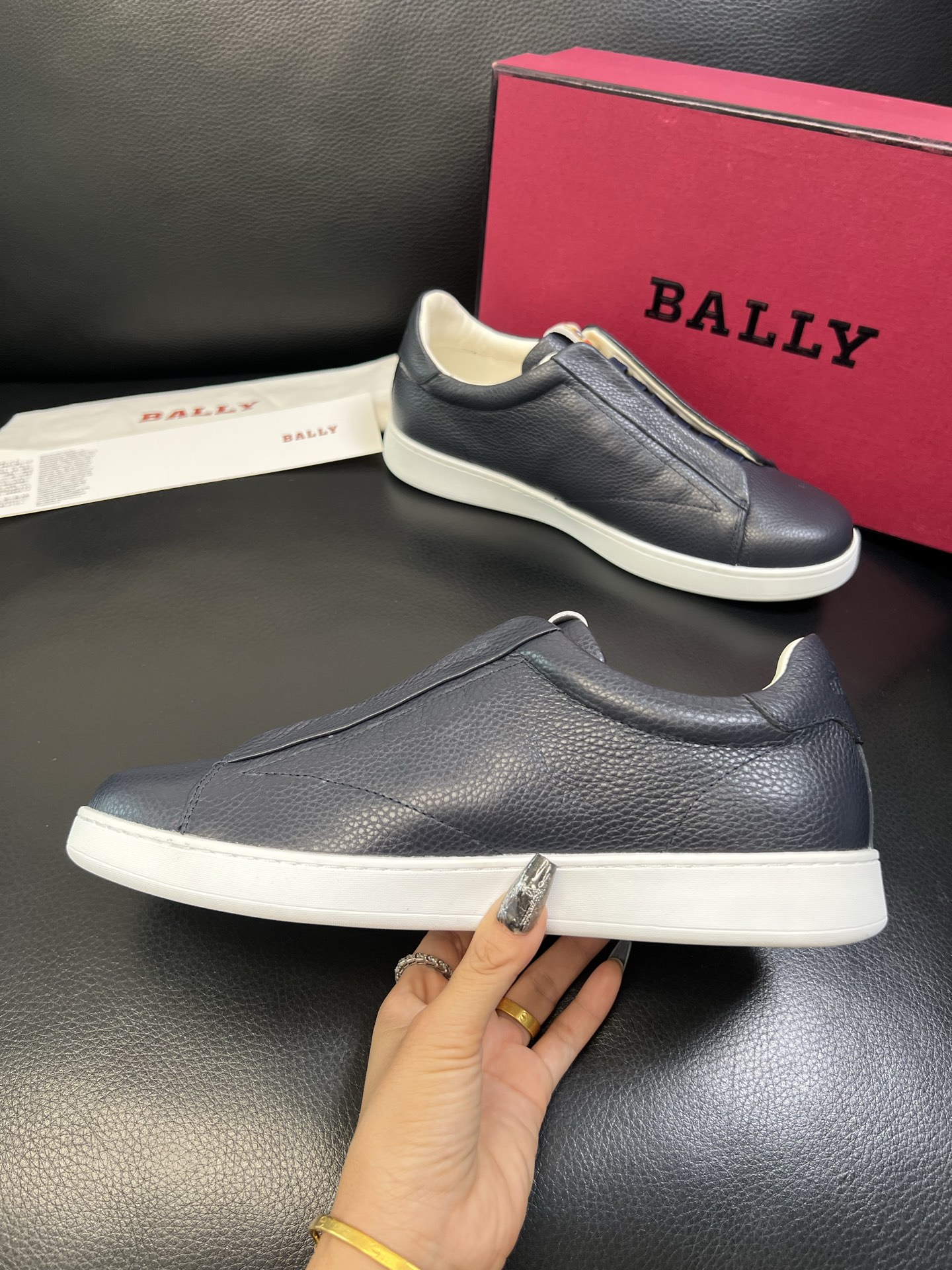 BALLY 高品质 顶级工艺品 巴利 专柜同原厂配置 ，鞋面意大利进口牛皮面料，进口水染牛皮里垫 ，鞋底