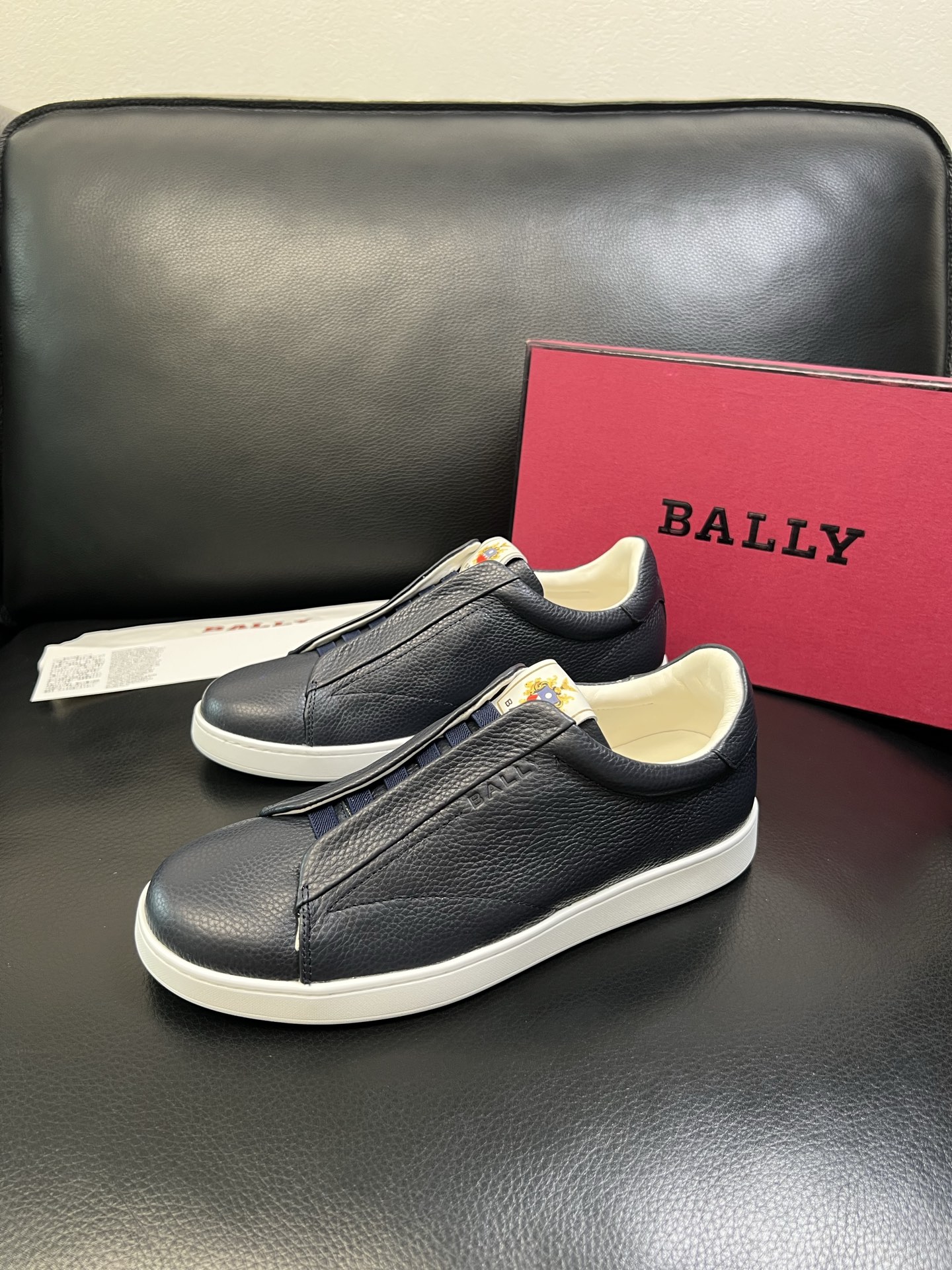BALLY 高品质 顶级工艺品 巴利 专柜同原厂配置 ，鞋面意大利进口牛皮面料，进口水染牛皮里垫 ，鞋底