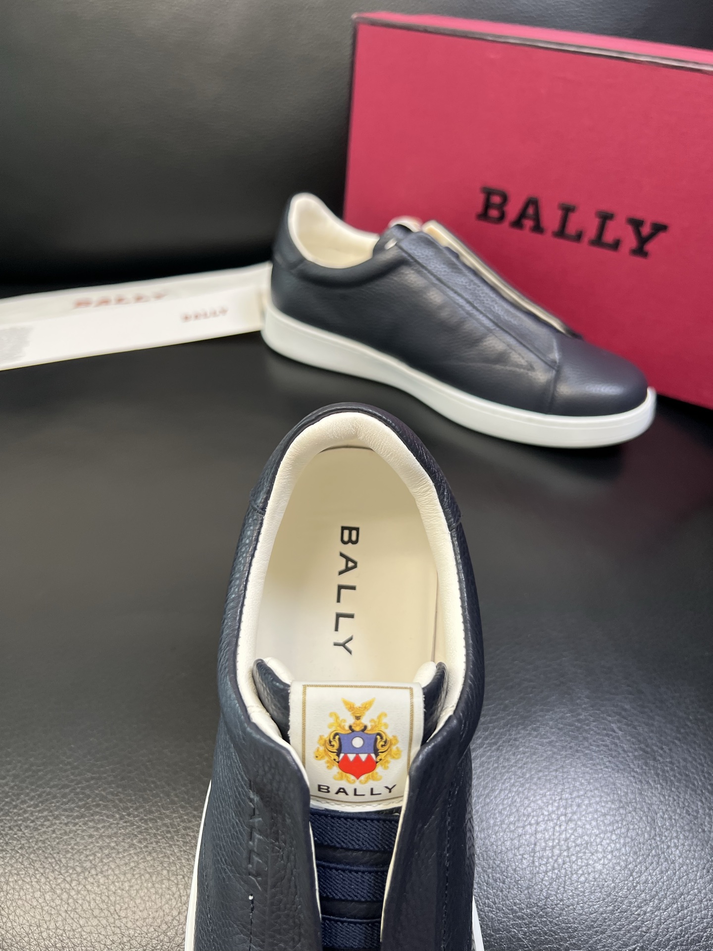 BALLY 高品质 顶级工艺品 巴利 专柜同原厂配置 ，鞋面意大利进口牛皮面料，进口水染牛皮里垫 ，鞋底