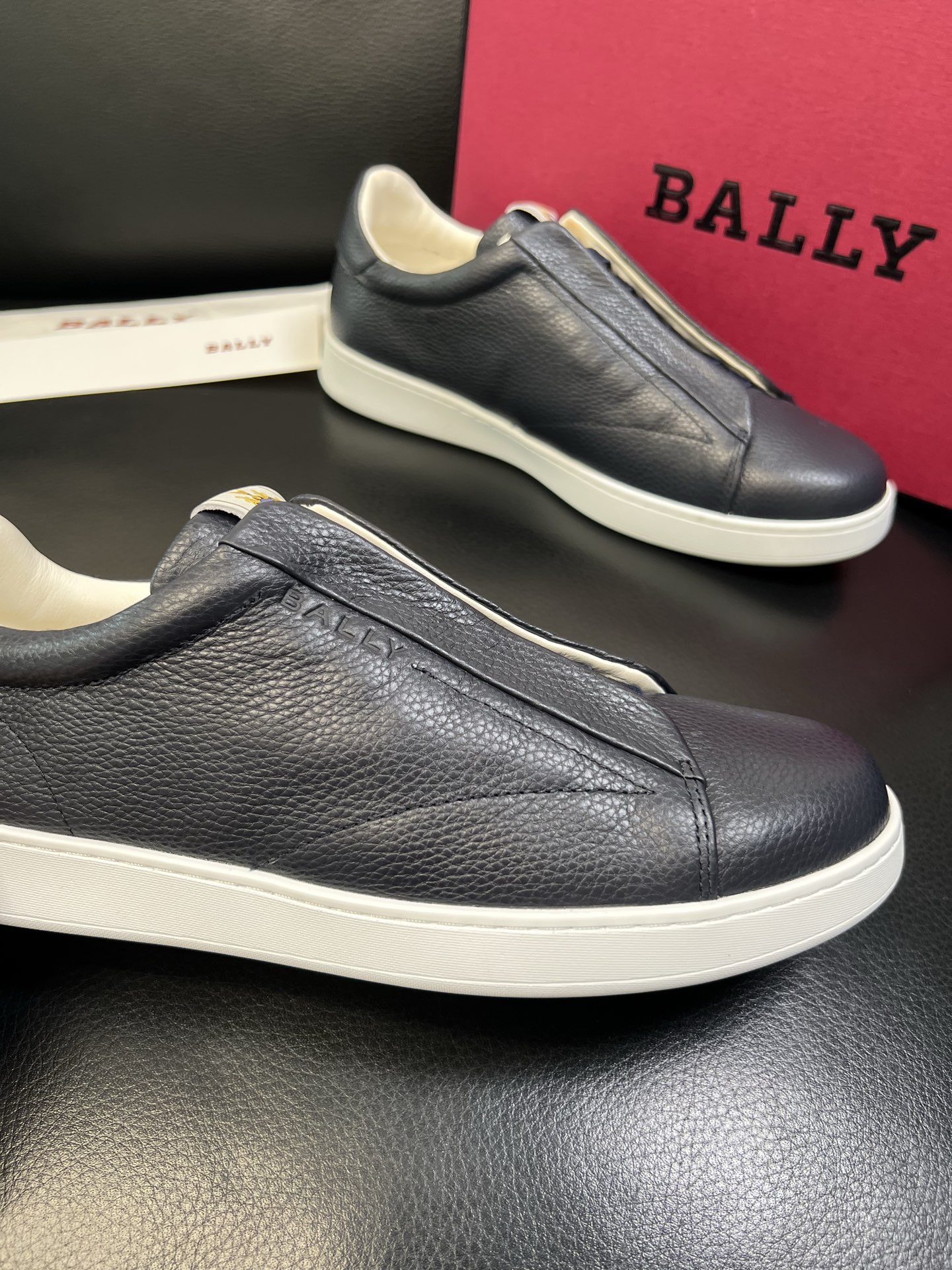 BALLY 高品质 顶级工艺品 巴利 专柜同原厂配置 ，鞋面意大利进口牛皮面料，进口水染牛皮里垫 ，鞋底
