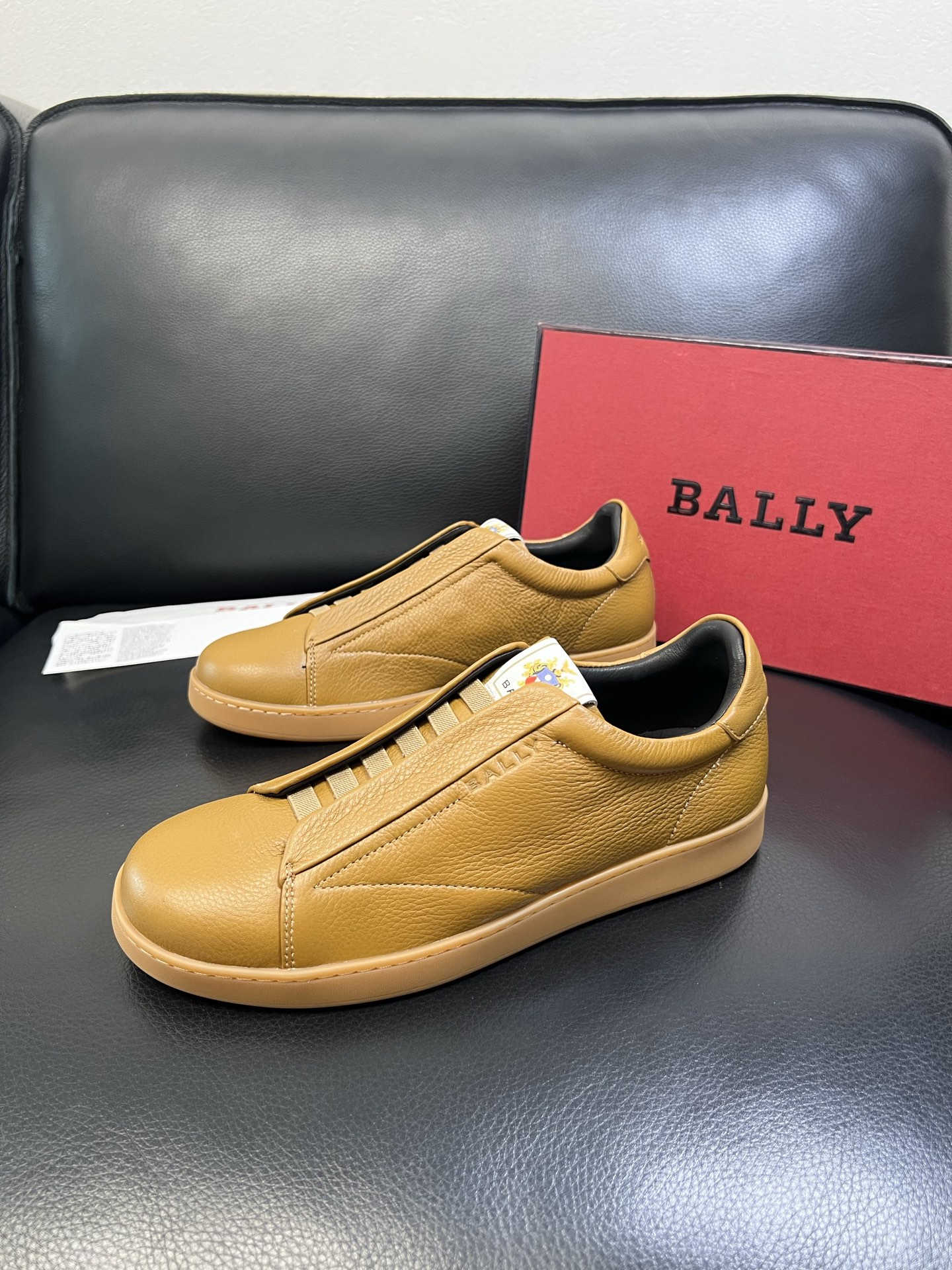 BALLY 高品质 顶级工艺品 巴利 专柜同原厂配置 ，鞋面意大利进口牛皮面料，进口水染牛皮里垫 ，鞋底