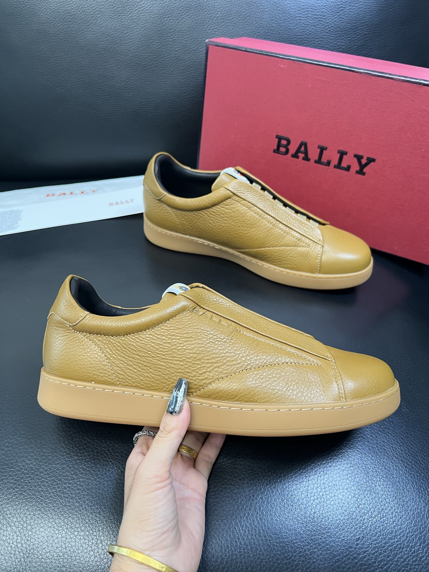 BALLY 高品质 顶级工艺品 巴利 专柜同原厂配置 ，鞋面意大利进口牛皮面料，进口水染牛皮里垫 ，鞋底