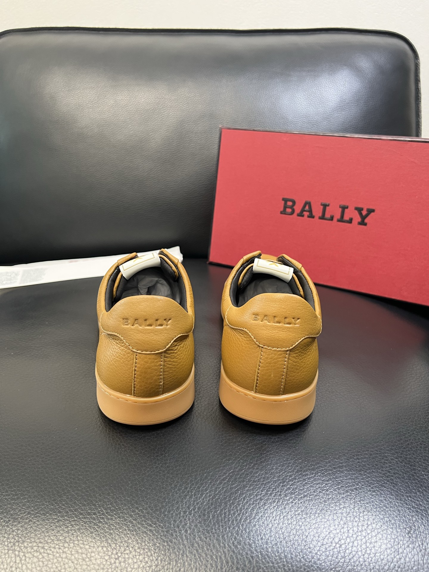 BALLY 高品质 顶级工艺品 巴利 专柜同原厂配置 ，鞋面意大利进口牛皮面料，进口水染牛皮里垫 ，鞋底