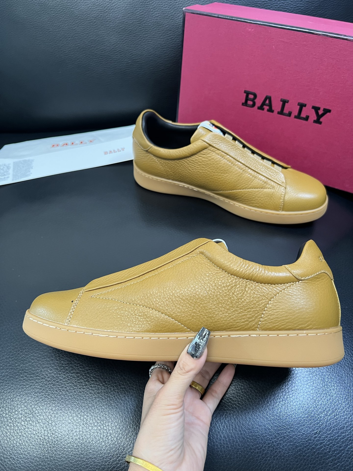 BALLY 高品质 顶级工艺品 巴利 专柜同原厂配置 ，鞋面意大利进口牛皮面料，进口水染牛皮里垫 ，鞋底