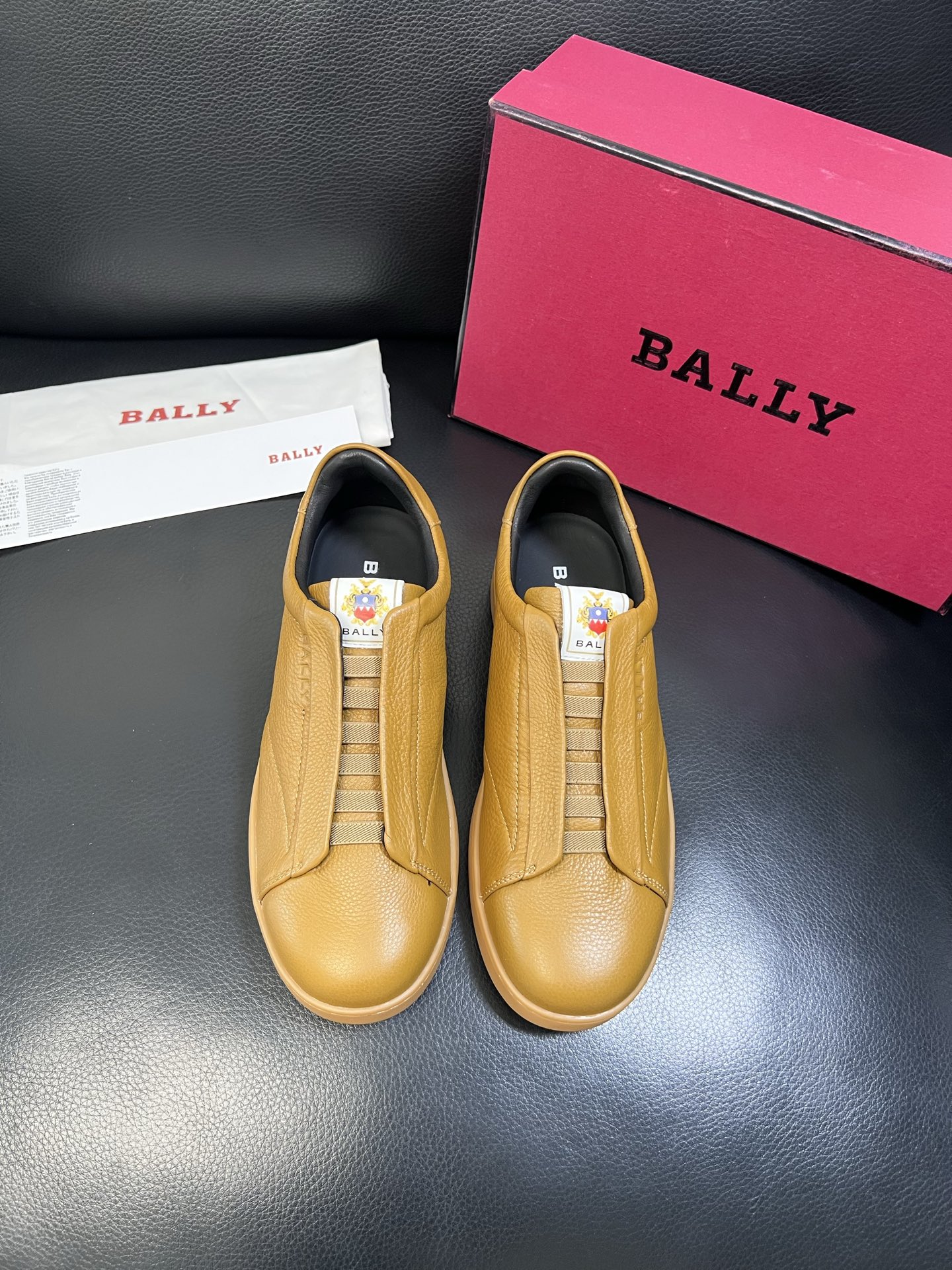 BALLY 高品质 顶级工艺品 巴利 专柜同原厂配置 ，鞋面意大利进口牛皮面料，进口水染牛皮里垫 ，鞋底