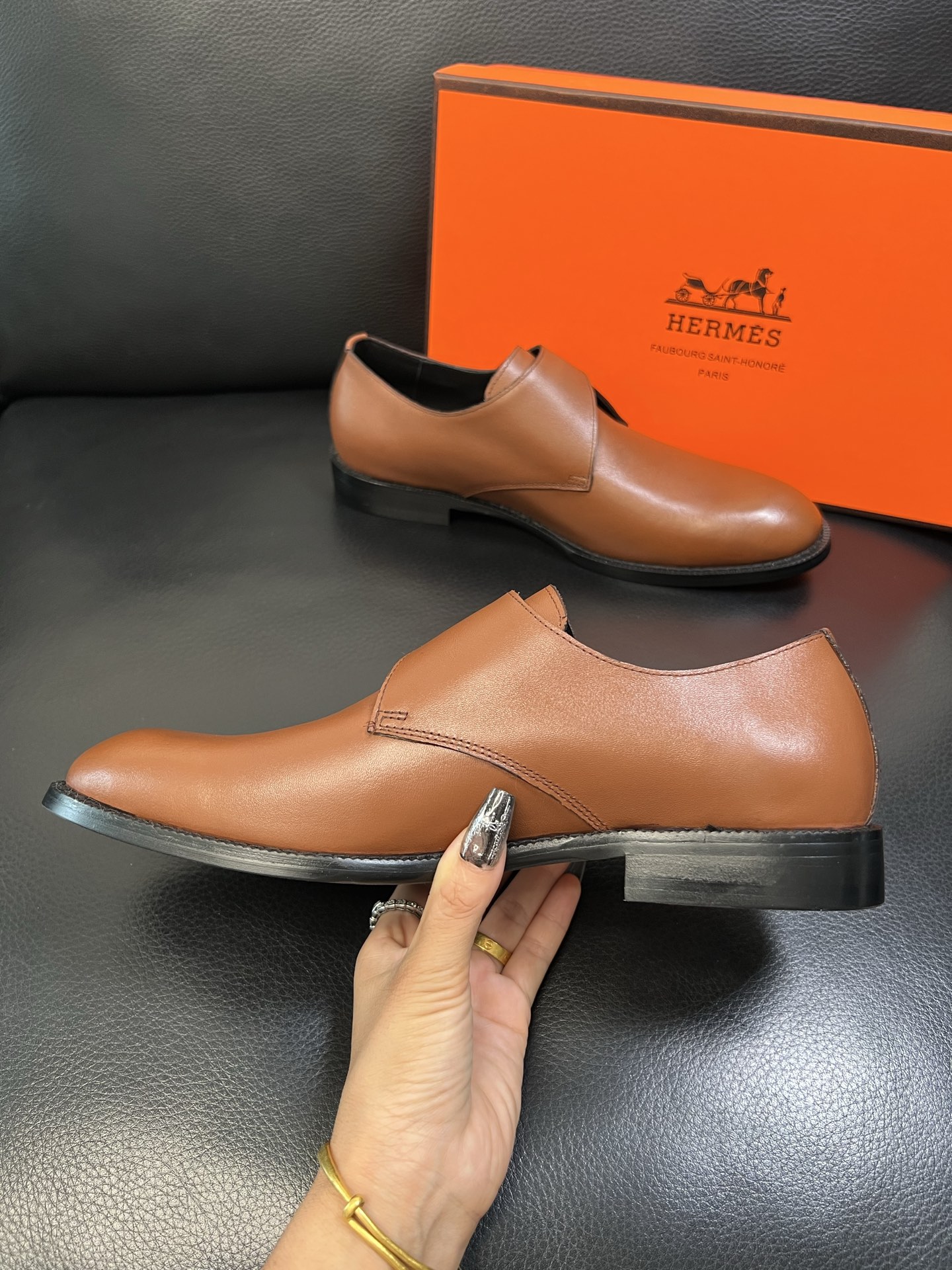 Hermes 高品质 顶级工艺品 爱马仕 专柜同步 原厂配置，意大利进口原版牛皮面料，透气舒适进口水染牛