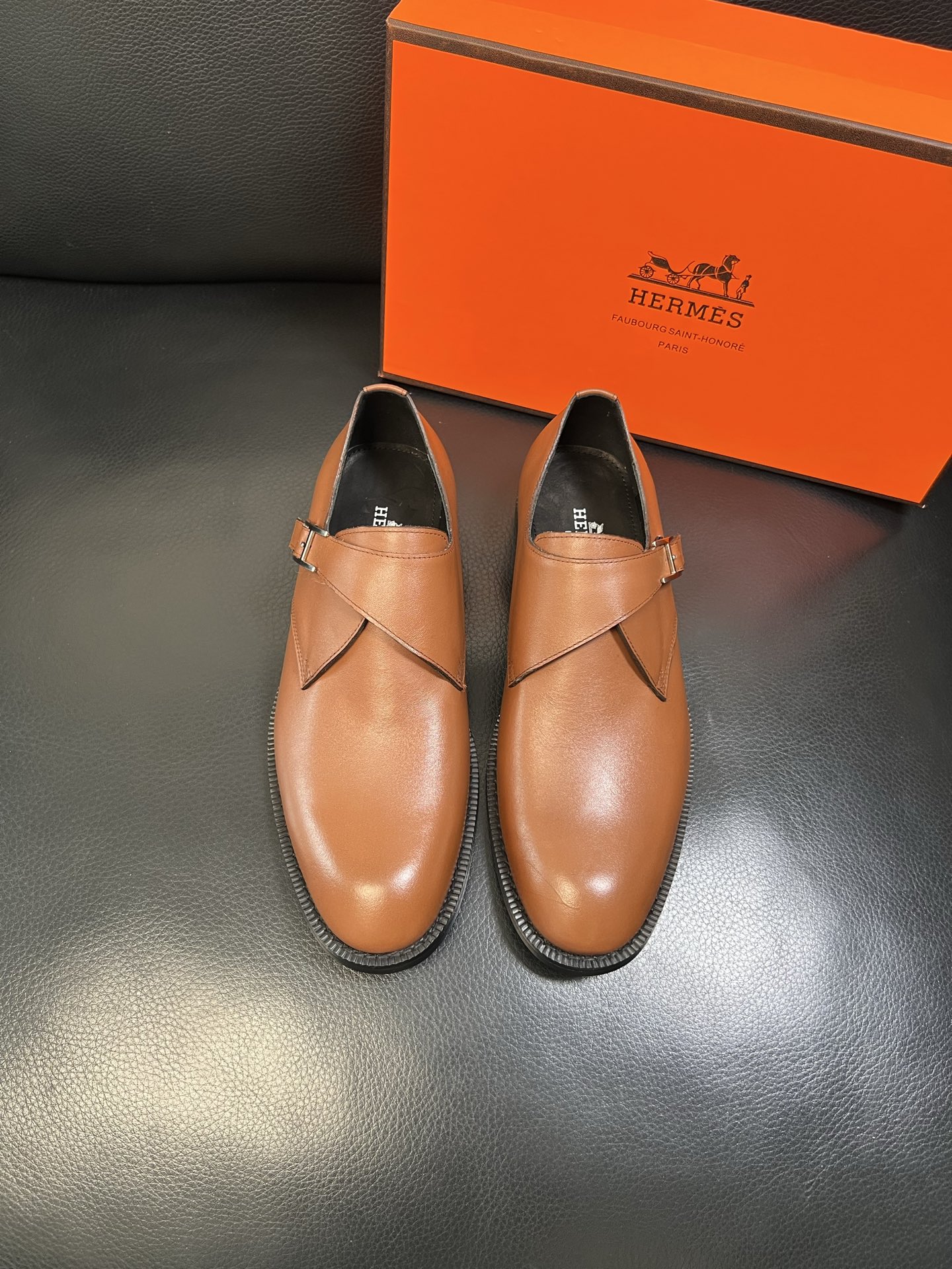 Hermes 高品质 顶级工艺品 爱马仕 专柜同步 原厂配置，意大利进口原版牛皮面料，透气舒适进口水染牛