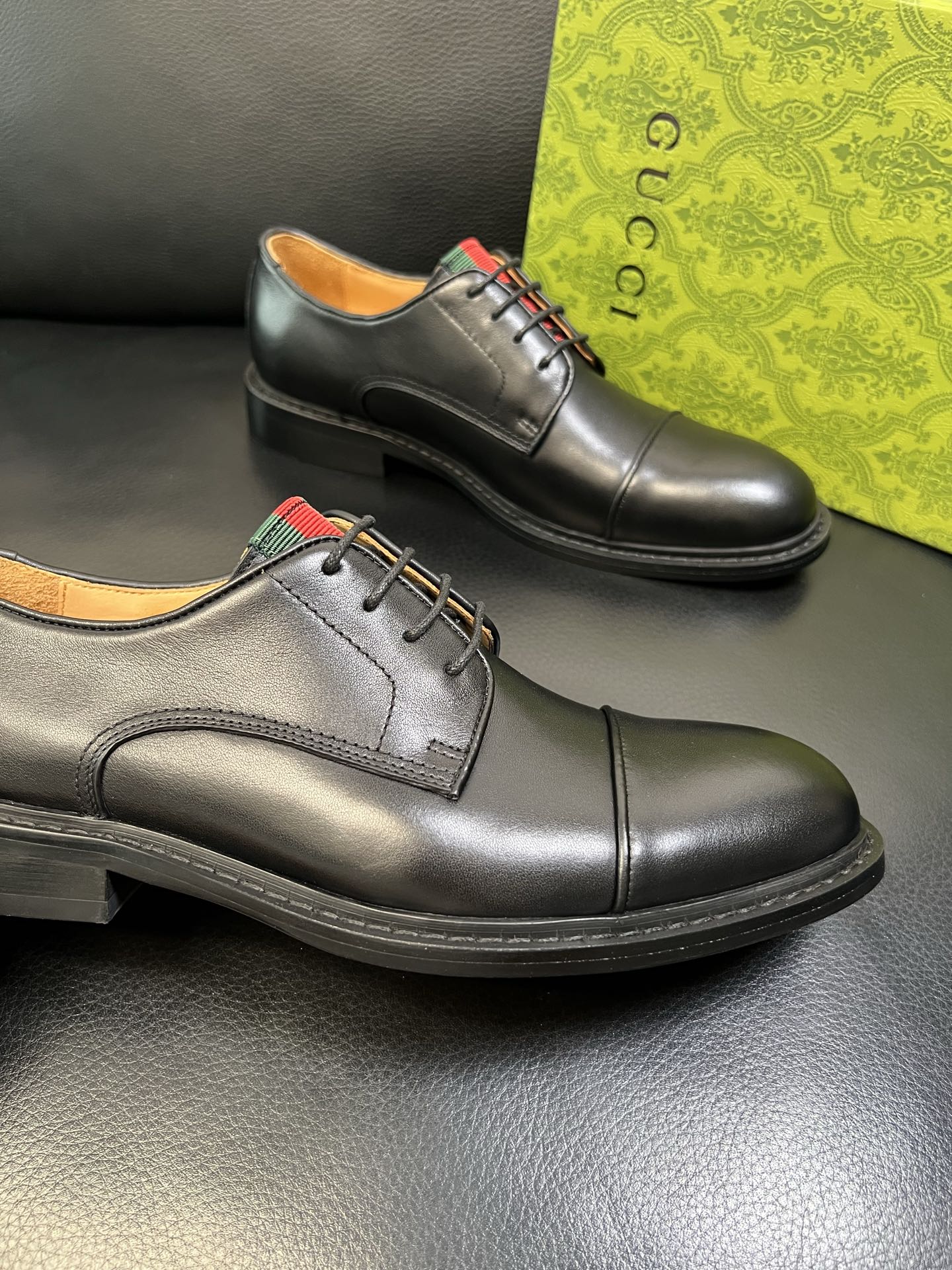 Gucci 高品质 顶级工艺品 古奇 皮鞋系列专柜同步 原厂配置，意大利进口原版牛皮，进口水染牛里 ，鞋