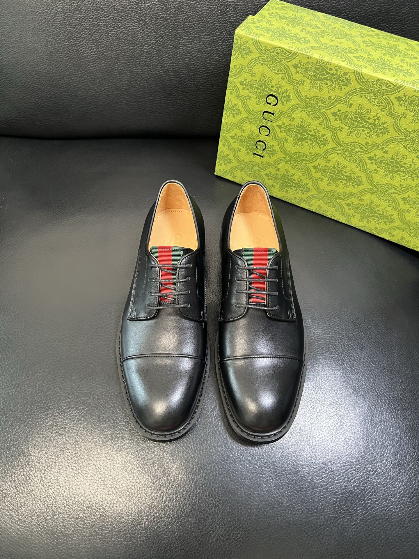 Gucci 高品质 顶级工艺品 古奇 皮鞋系列专柜同步 原厂配置，意大利进口原版牛皮，进口水染牛里 ，鞋