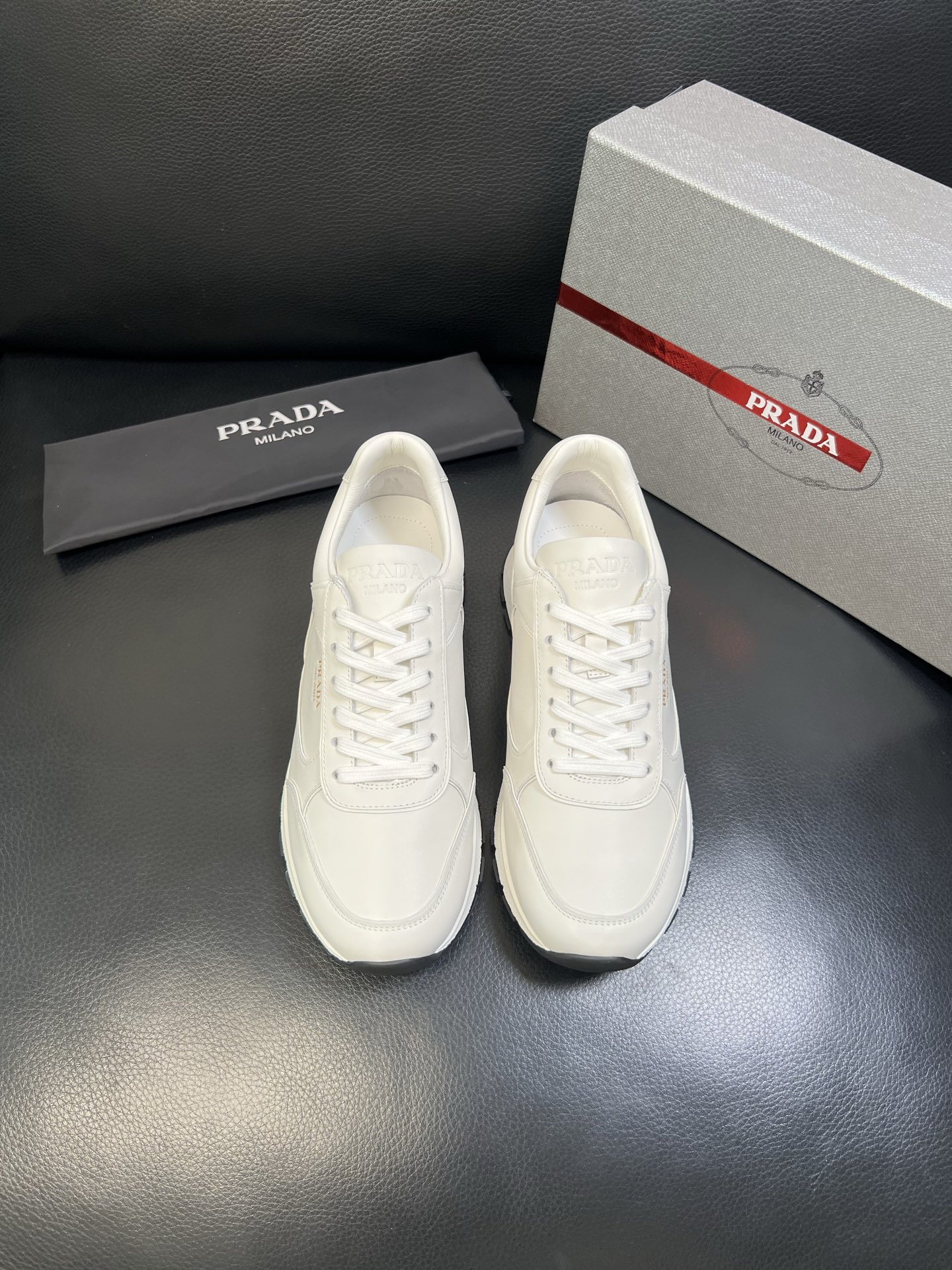 Prada 高品质 顶级工艺品 普拉达 专柜新款，原厂配置意大利进口牛皮面料，高品质复杂拼接工艺，进口牛