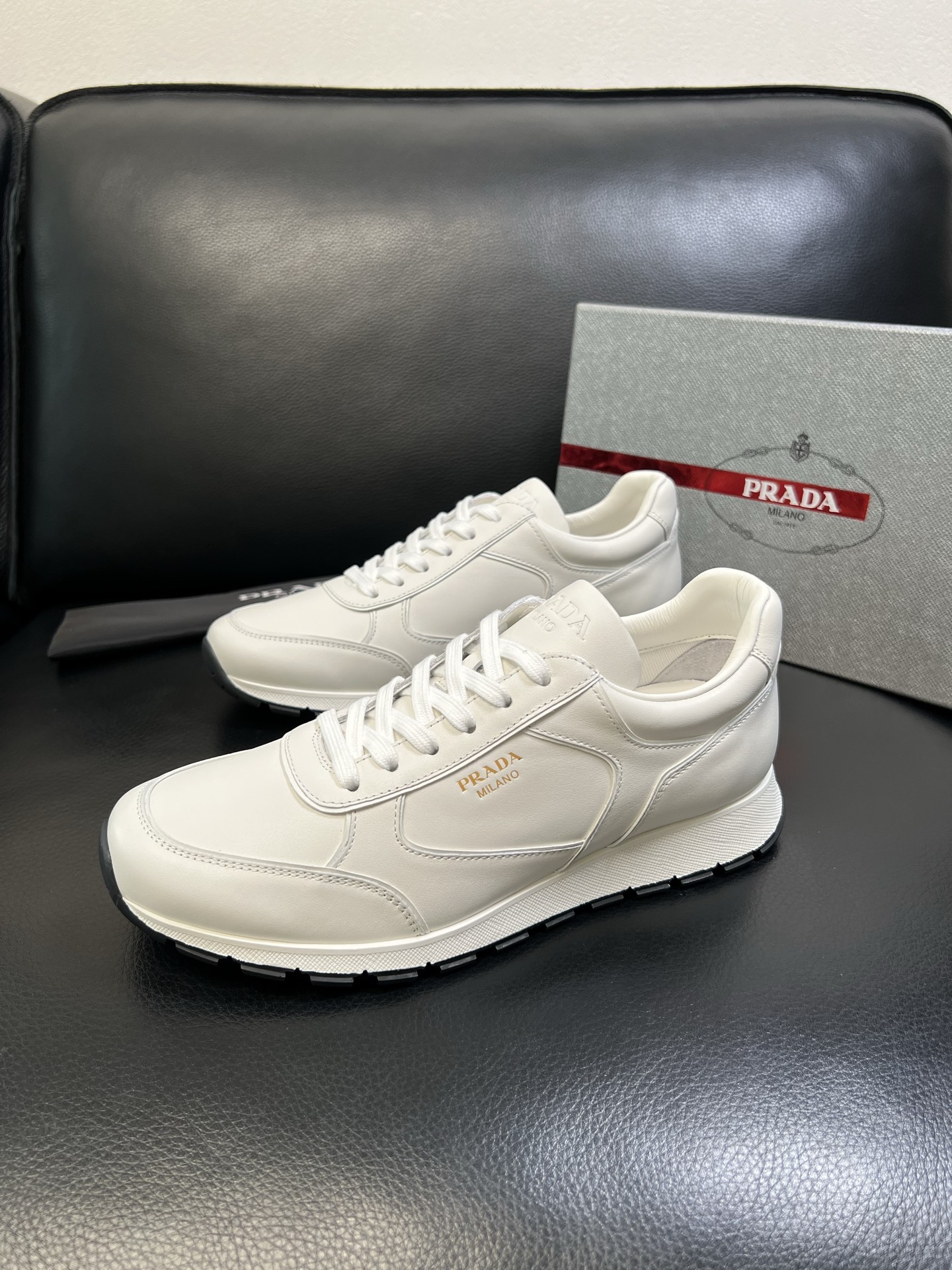 Prada 高品质 顶级工艺品 普拉达 专柜新款，原厂配置意大利进口牛皮面料，高品质复杂拼接工艺，进口牛