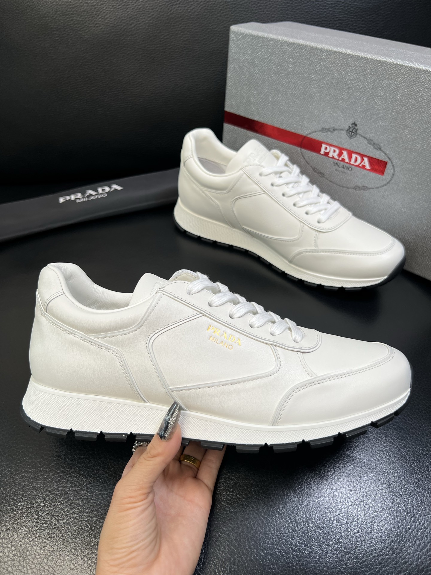 Prada 高品质 顶级工艺品 普拉达 专柜新款，原厂配置意大利进口牛皮面料，高品质复杂拼接工艺，进口牛