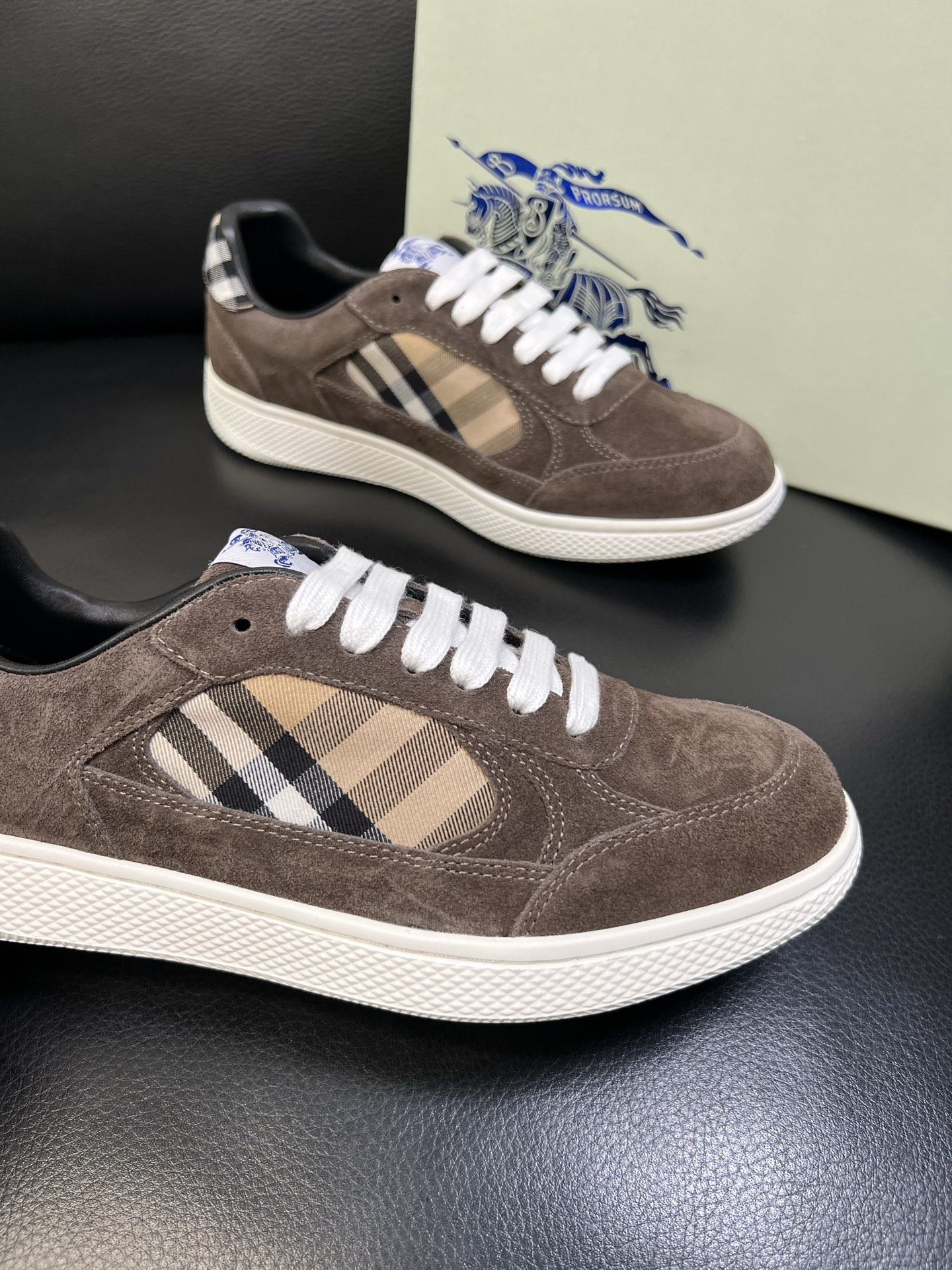 BURBERRY 顶级工艺品 巴宝莉 专柜同步，原厂配置意大利进口牛皮面料，高品质复杂拼接工艺，进口牛皮