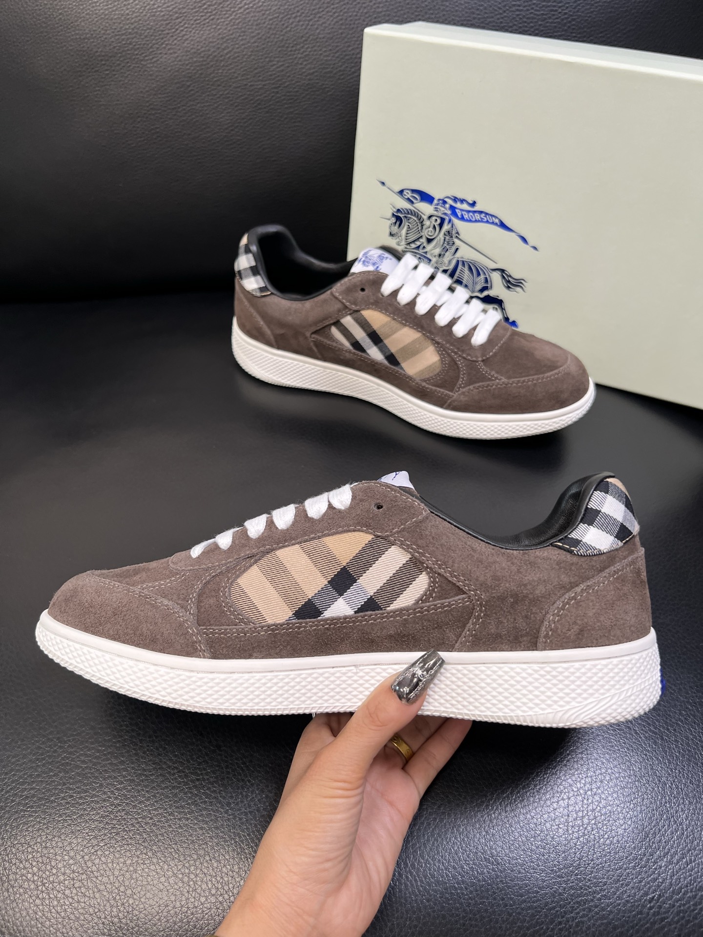 BURBERRY 顶级工艺品 巴宝莉 专柜同步，原厂配置意大利进口牛皮面料，高品质复杂拼接工艺，进口牛皮