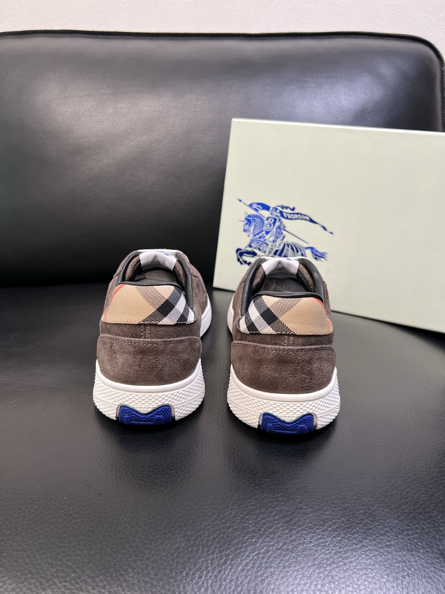 BURBERRY 顶级工艺品 巴宝莉 专柜同步，原厂配置意大利进口牛皮面料，高品质复杂拼接工艺，进口牛皮