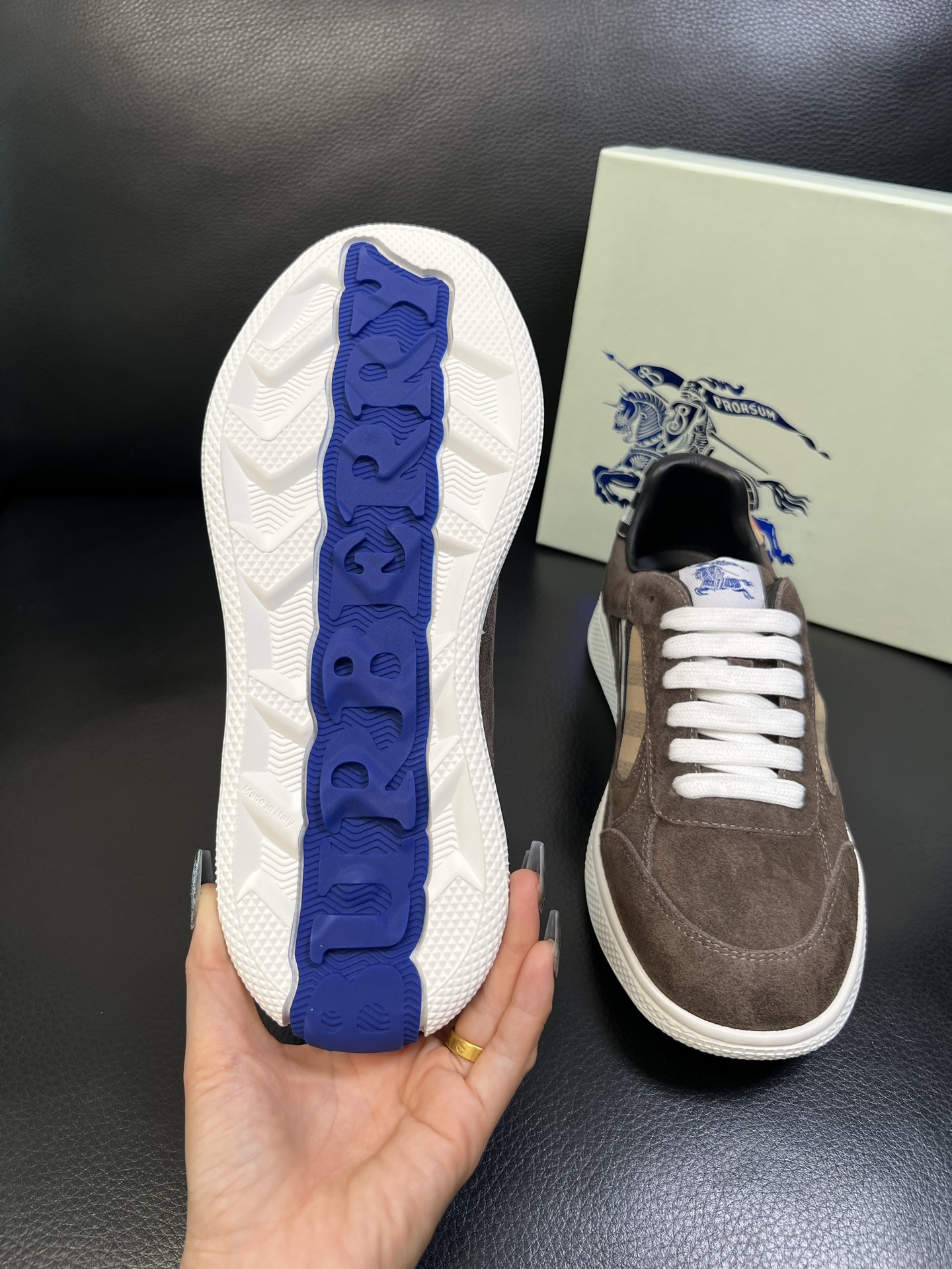 BURBERRY 顶级工艺品 巴宝莉 专柜同步，原厂配置意大利进口牛皮面料，高品质复杂拼接工艺，进口牛皮