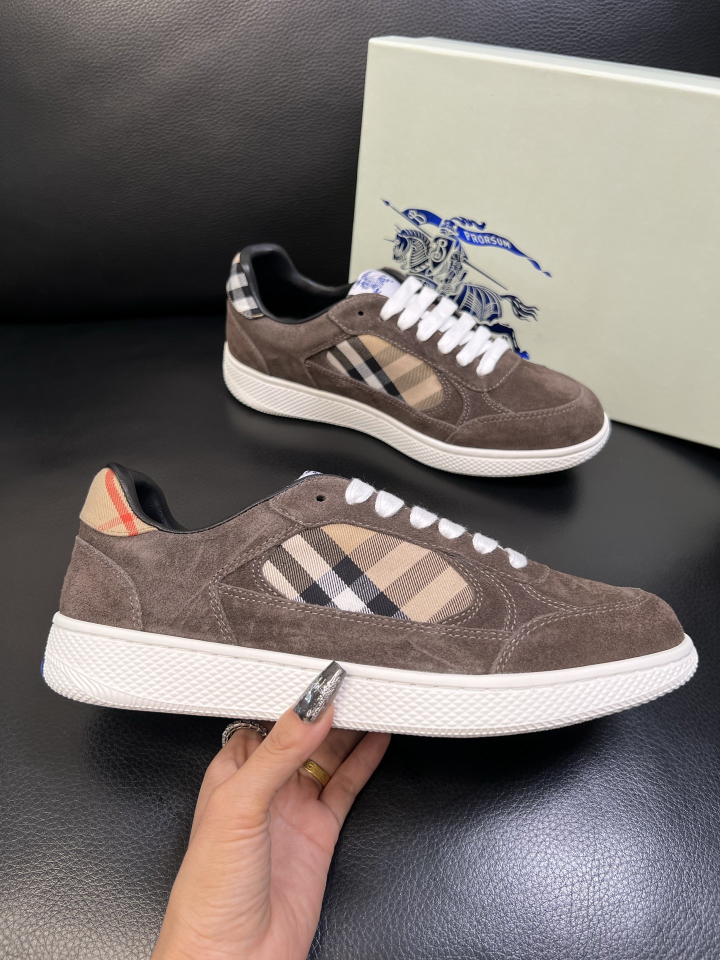 BURBERRY 顶级工艺品 巴宝莉 专柜同步，原厂配置意大利进口牛皮面料，高品质复杂拼接工艺，进口牛皮