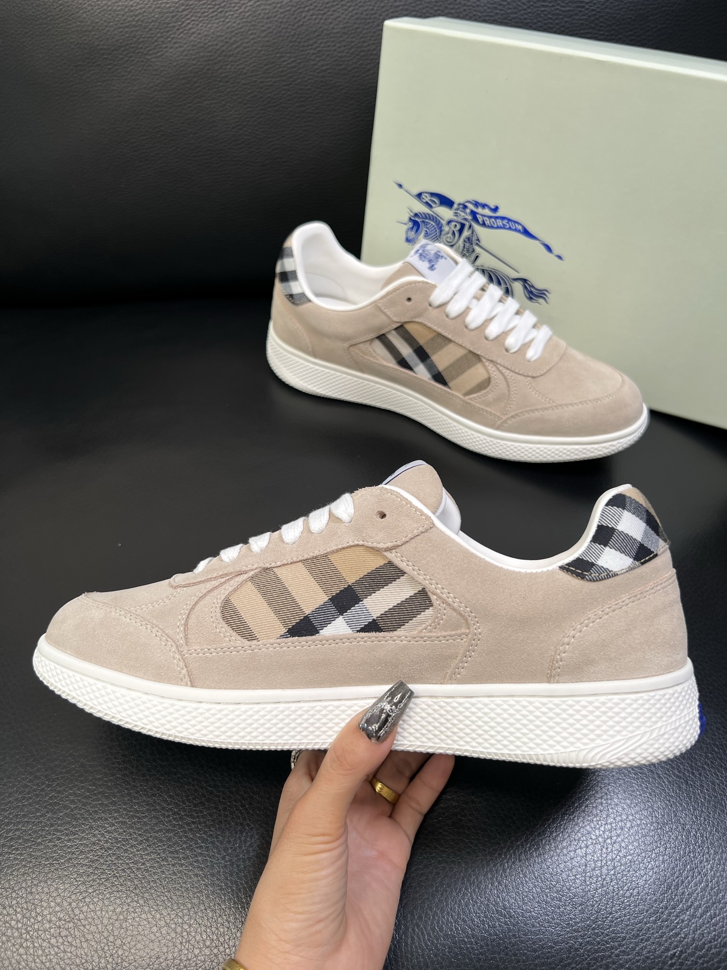 BURBERRY 顶级工艺品 巴宝莉 专柜同步，原厂配置意大利进口牛皮面料，高品质复杂拼接工艺，进口牛皮