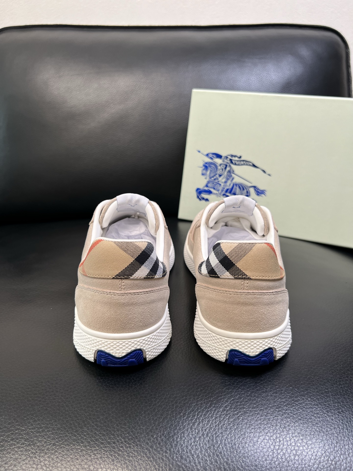 BURBERRY 顶级工艺品 巴宝莉 专柜同步，原厂配置意大利进口牛皮面料，高品质复杂拼接工艺，进口牛皮