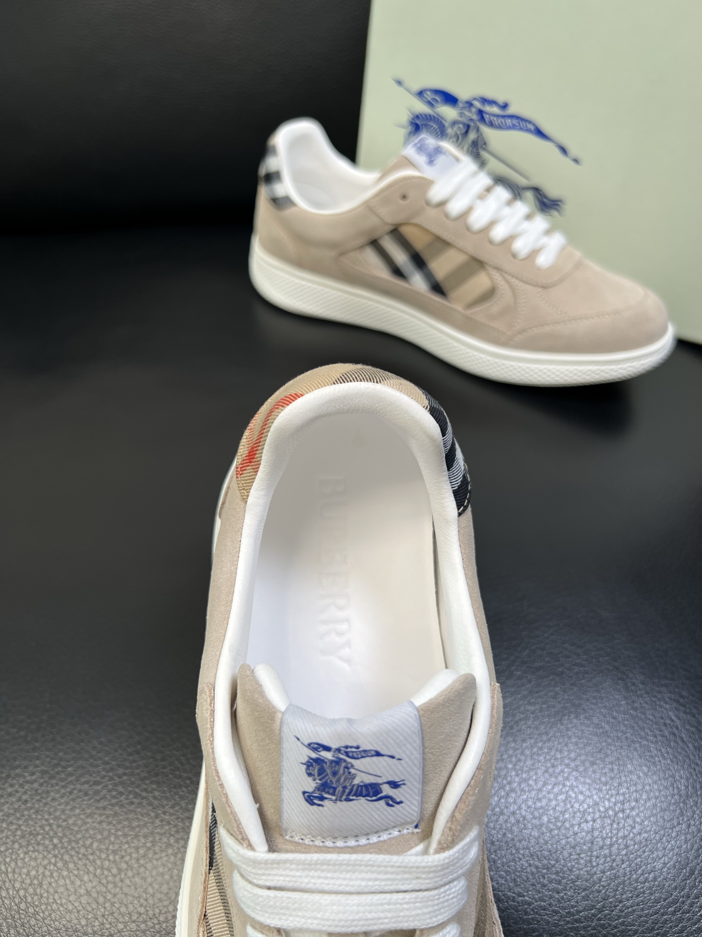 BURBERRY 顶级工艺品 巴宝莉 专柜同步，原厂配置意大利进口牛皮面料，高品质复杂拼接工艺，进口牛皮