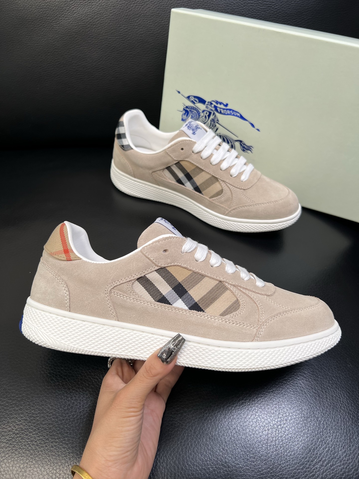 BURBERRY 顶级工艺品 巴宝莉 专柜同步，原厂配置意大利进口牛皮面料，高品质复杂拼接工艺，进口牛皮