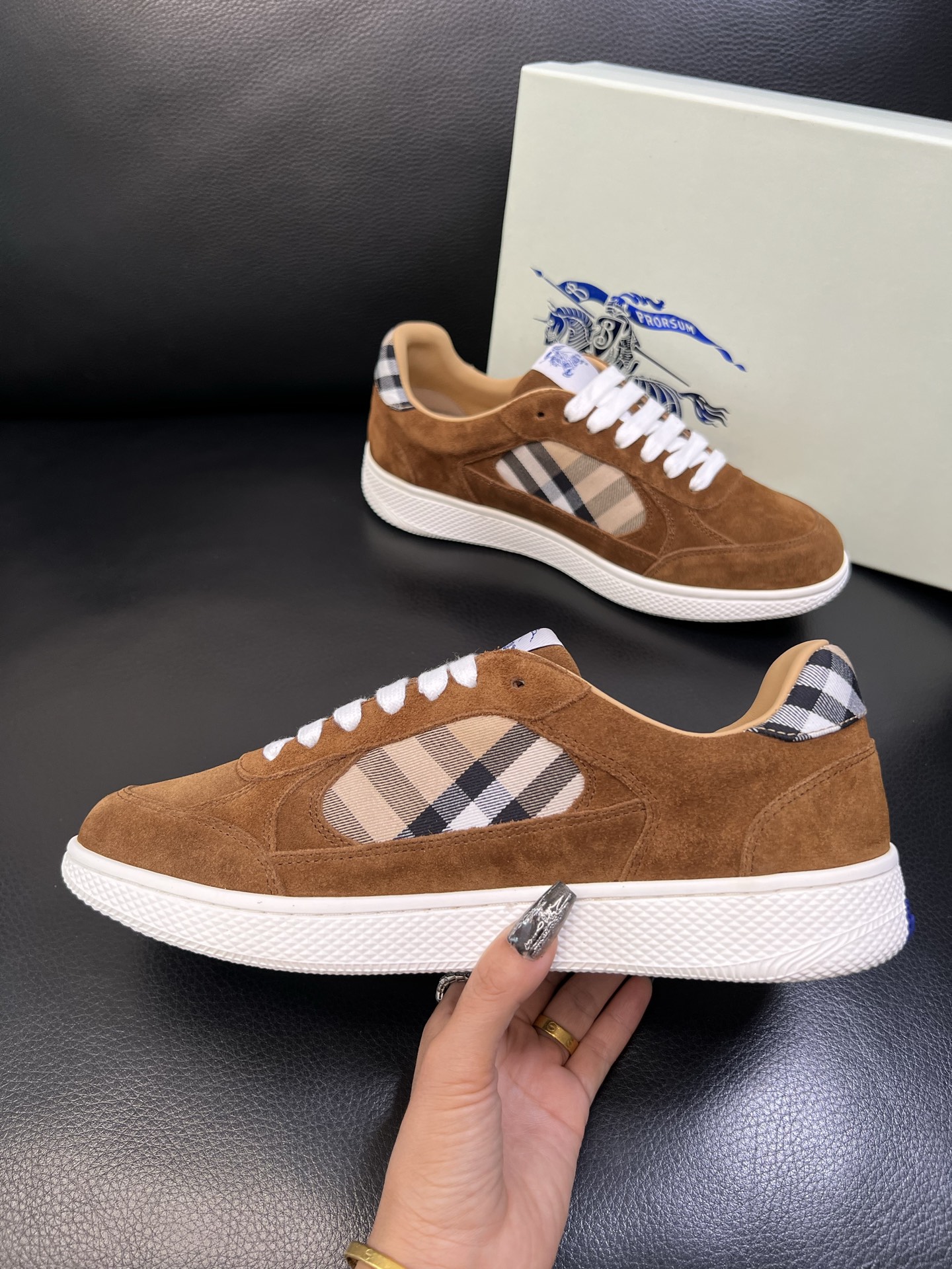 BURBERRY 顶级工艺品 巴宝莉 专柜同步，原厂配置意大利进口牛皮面料，高品质复杂拼接工艺，进口牛皮