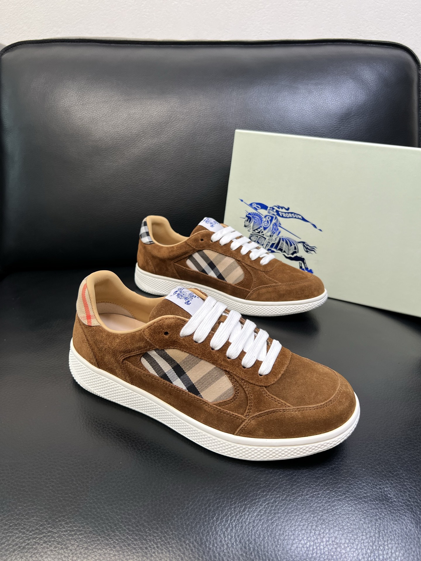 BURBERRY 顶级工艺品 巴宝莉 专柜同步，原厂配置意大利进口牛皮面料，高品质复杂拼接工艺，进口牛皮