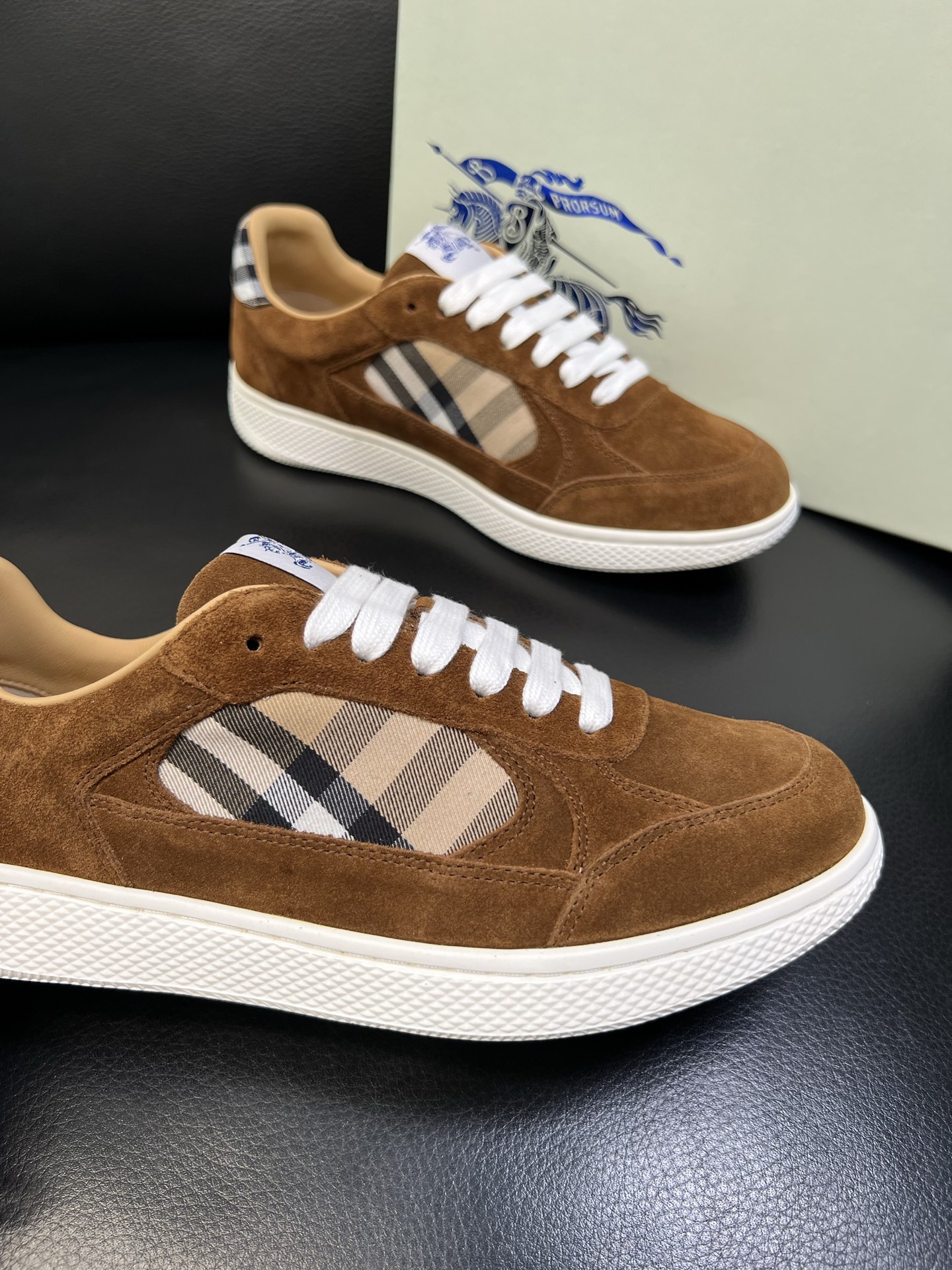 BURBERRY 顶级工艺品 巴宝莉 专柜同步，原厂配置意大利进口牛皮面料，高品质复杂拼接工艺，进口牛皮