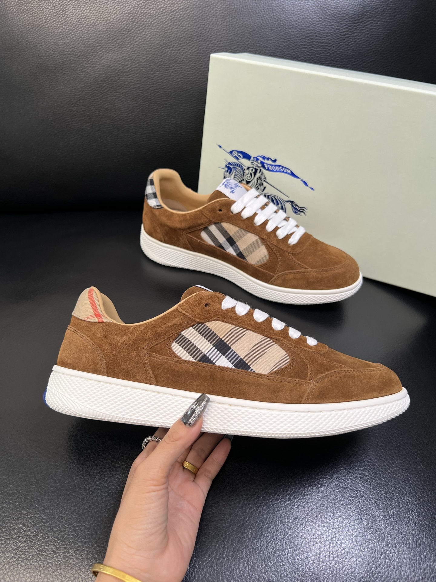 BURBERRY 顶级工艺品 巴宝莉 专柜同步，原厂配置意大利进口牛皮面料，高品质复杂拼接工艺，进口牛皮